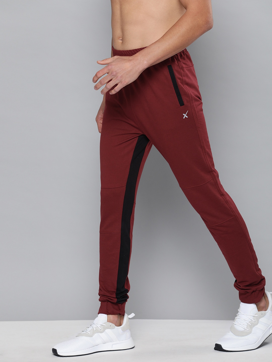 HRX By Hrithik Roshan Men Zinfandel Colourblock Slim Fit Rapid-Dry Antimicrobial Training Joggers, Maroon
HRX By Hrithik Roshan Men Zinfandel Colourblock Slim Fit Rapid-Dry Antimicrobial Training Joggers, Maroon