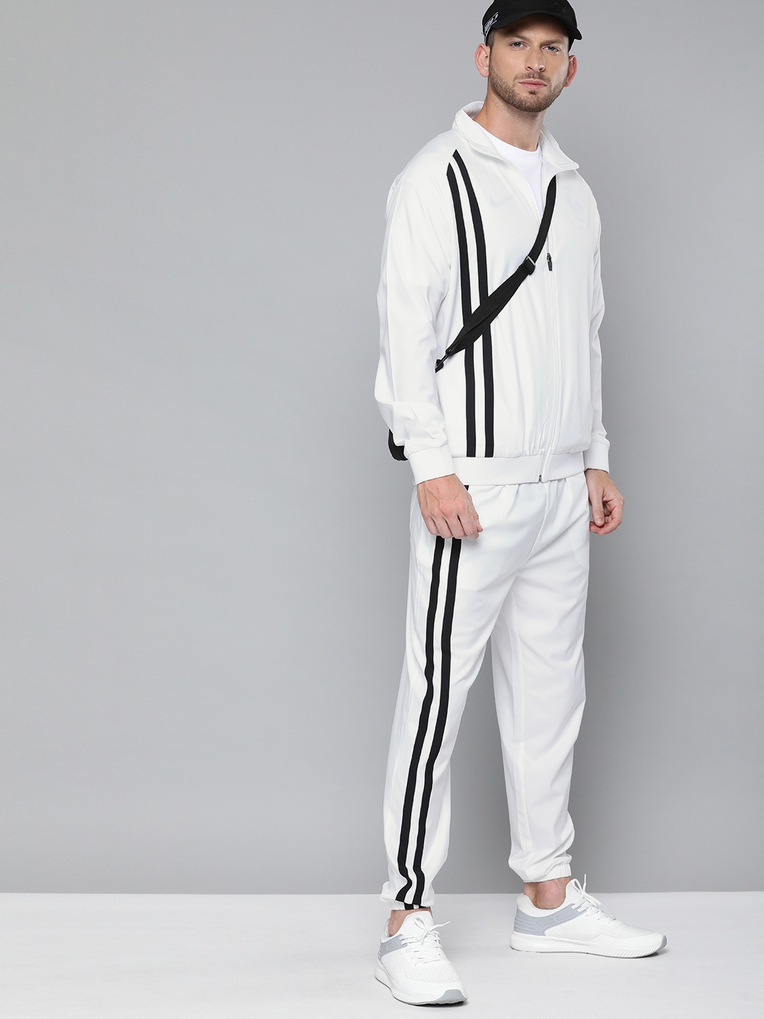 HRX By Hrithik Roshan Men Optic White & Jet Black Colourblock Regular Fit Rapid-Dry Lifestyle Tracksuits
HRX By Hrithik Roshan Men Optic White & Jet Black Colourblock Regular Fit Rapid-Dry Lifestyle Tracksuits