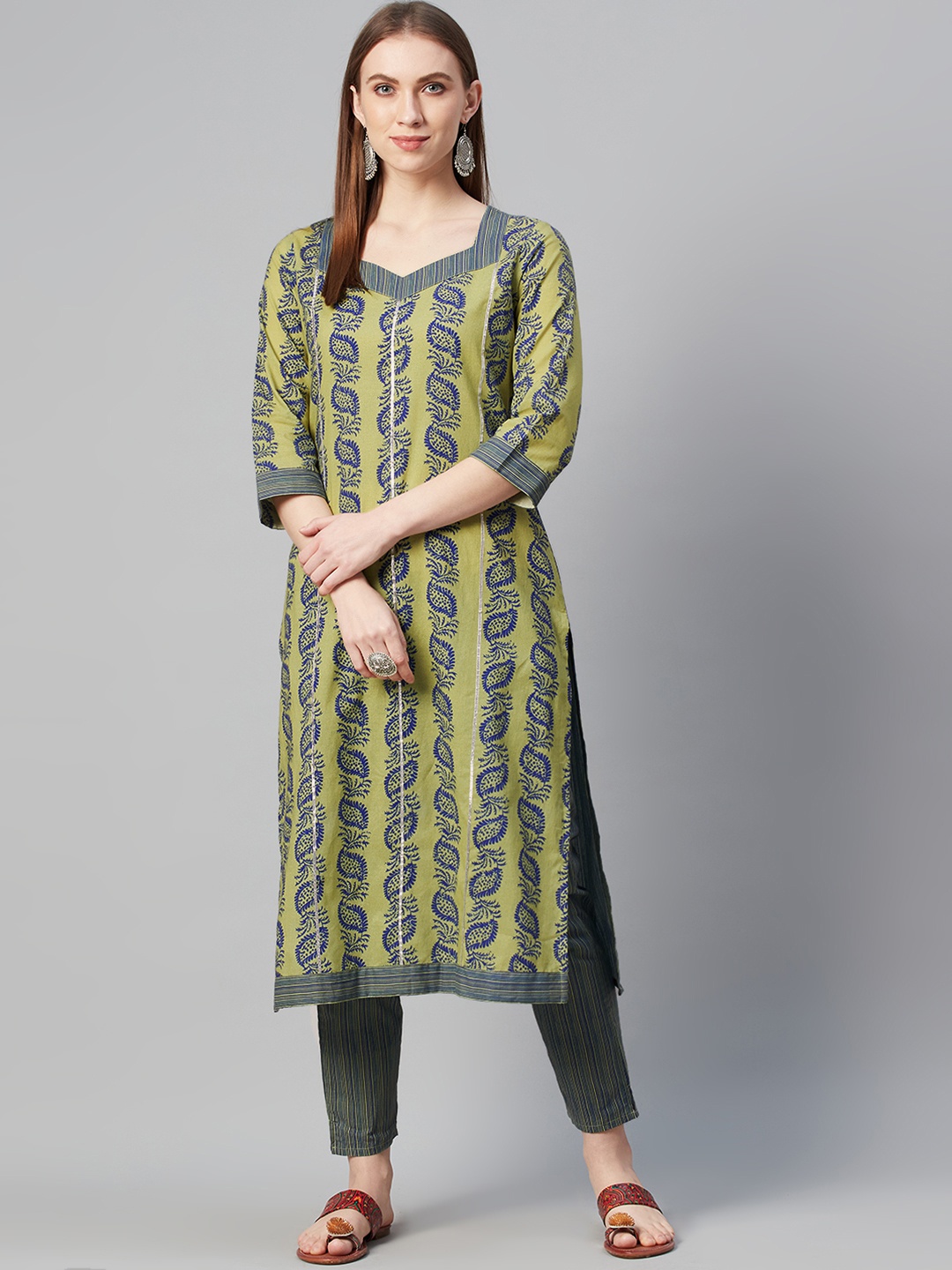 ZIYAA Women Green & Navy Blue Ethnic Motifs Screen Print Pure Cotton Kurta with Trousers
ZIYAA Women Green & Navy Blue Ethnic Motifs Screen Print Pure Cotton Kurta with Trousers