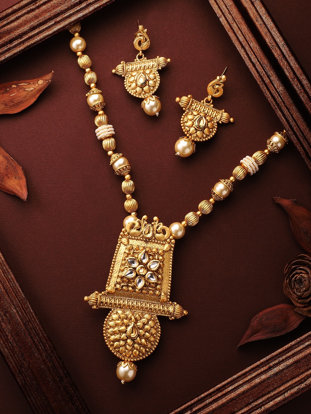 Rubans 24K Gold Plated Beige & White Kundan & Pearls Studded Beaded Filigree Handcrafted Necklace Set
Rubans 24K Gold Plated Beige & White Kundan & Pearls Studded Beaded Filigree Handcrafted Necklace Set