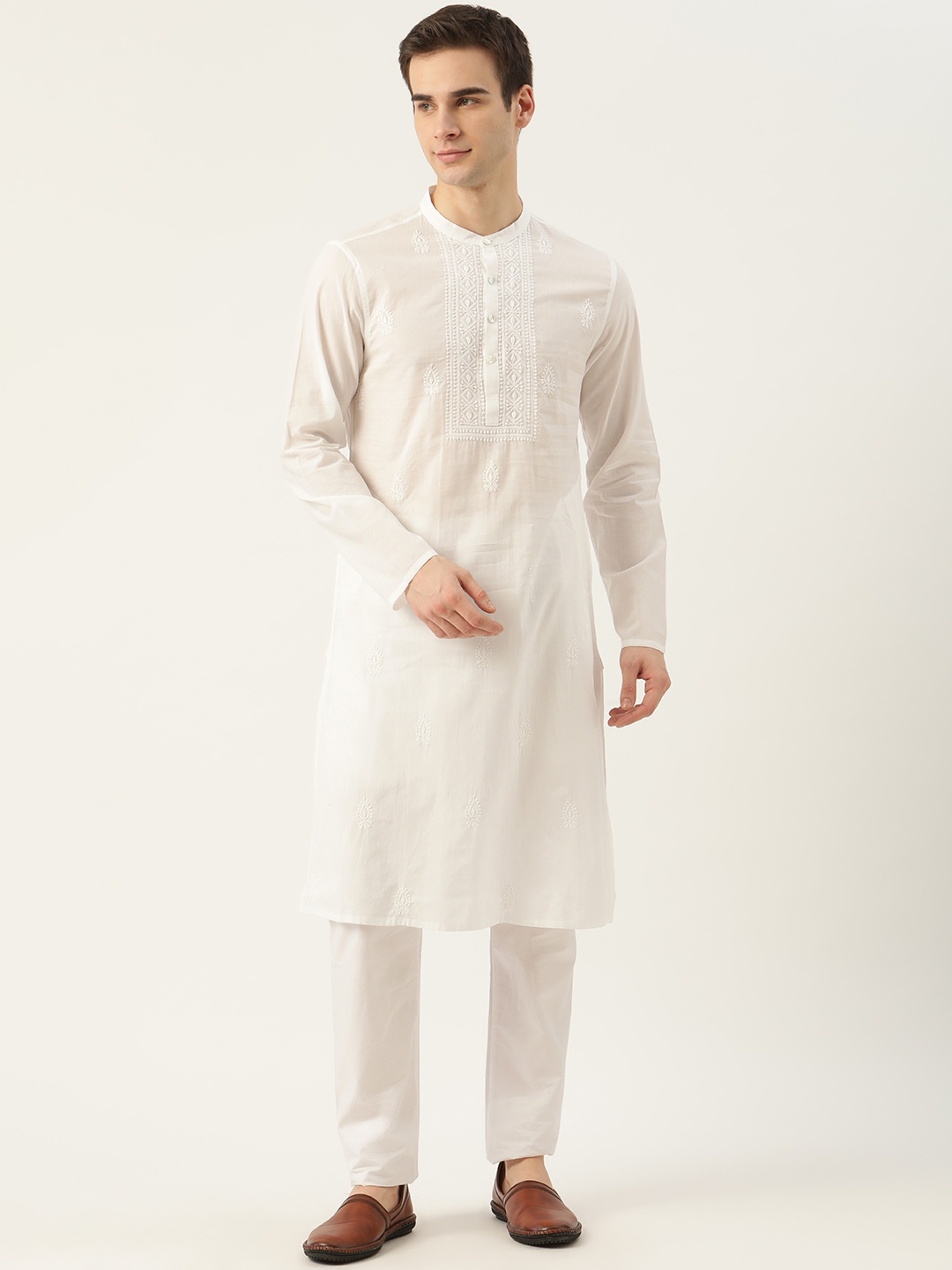House of Pataudi Men White Meher Authentic Hand-Embroidered Chikankari Pure Cotton Kurta
House of Pataudi Men White Meher Authentic Hand-Embroidered Chikankari Pure Cotton Kurta