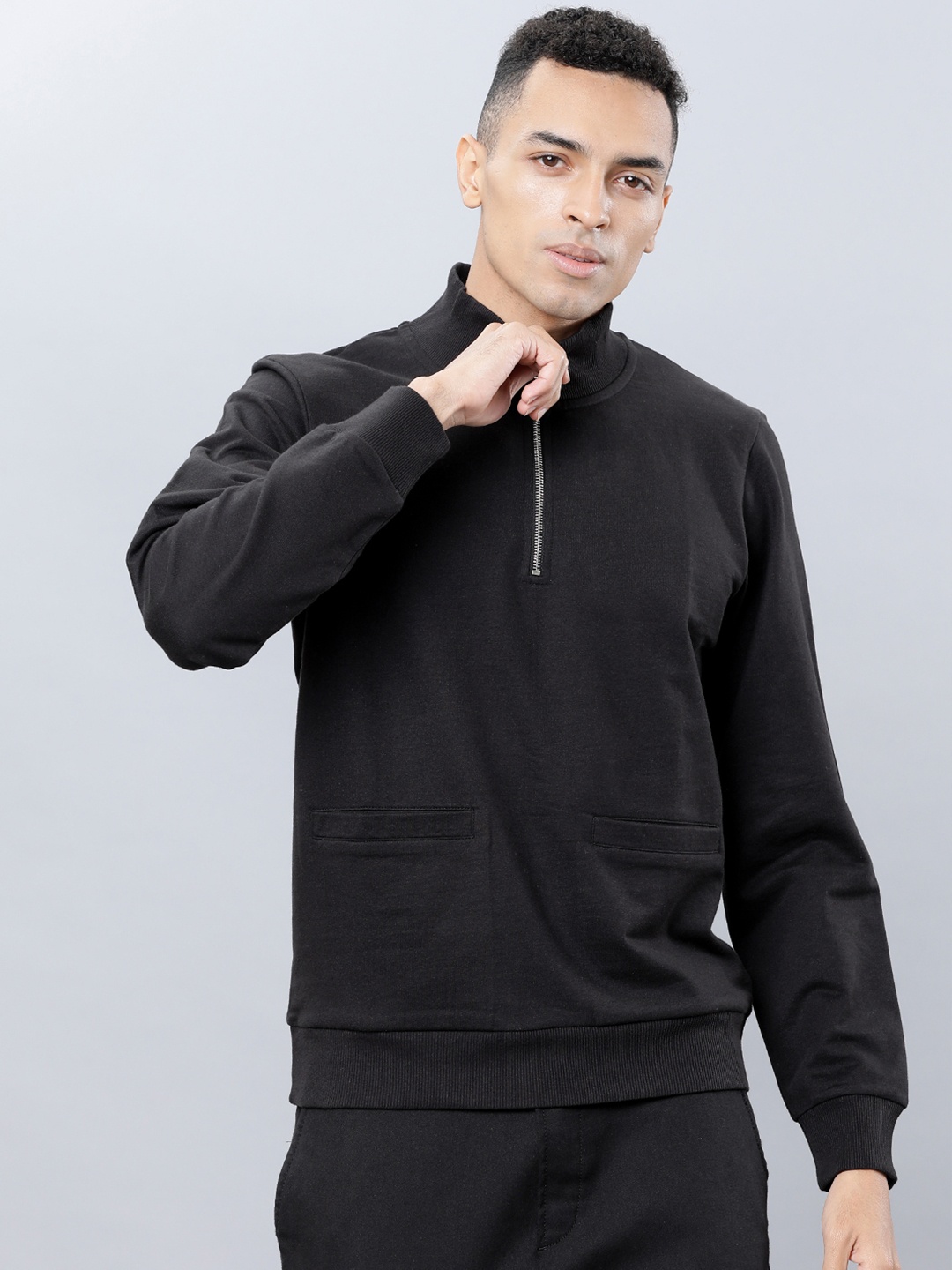 HIGHLANDER Men Black Solid Sweatshirt