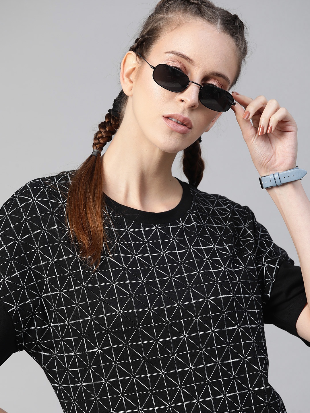 The Roadster Lifestyle Co Women Black & White Pure Cotton Printed Drop-Shoulder Sleeves Monochrome T-shirt
The Roadster Lifestyle Co Women Black & White Pure Cotton Printed Drop-Shoulder Sleeves Monochrome T-shirt