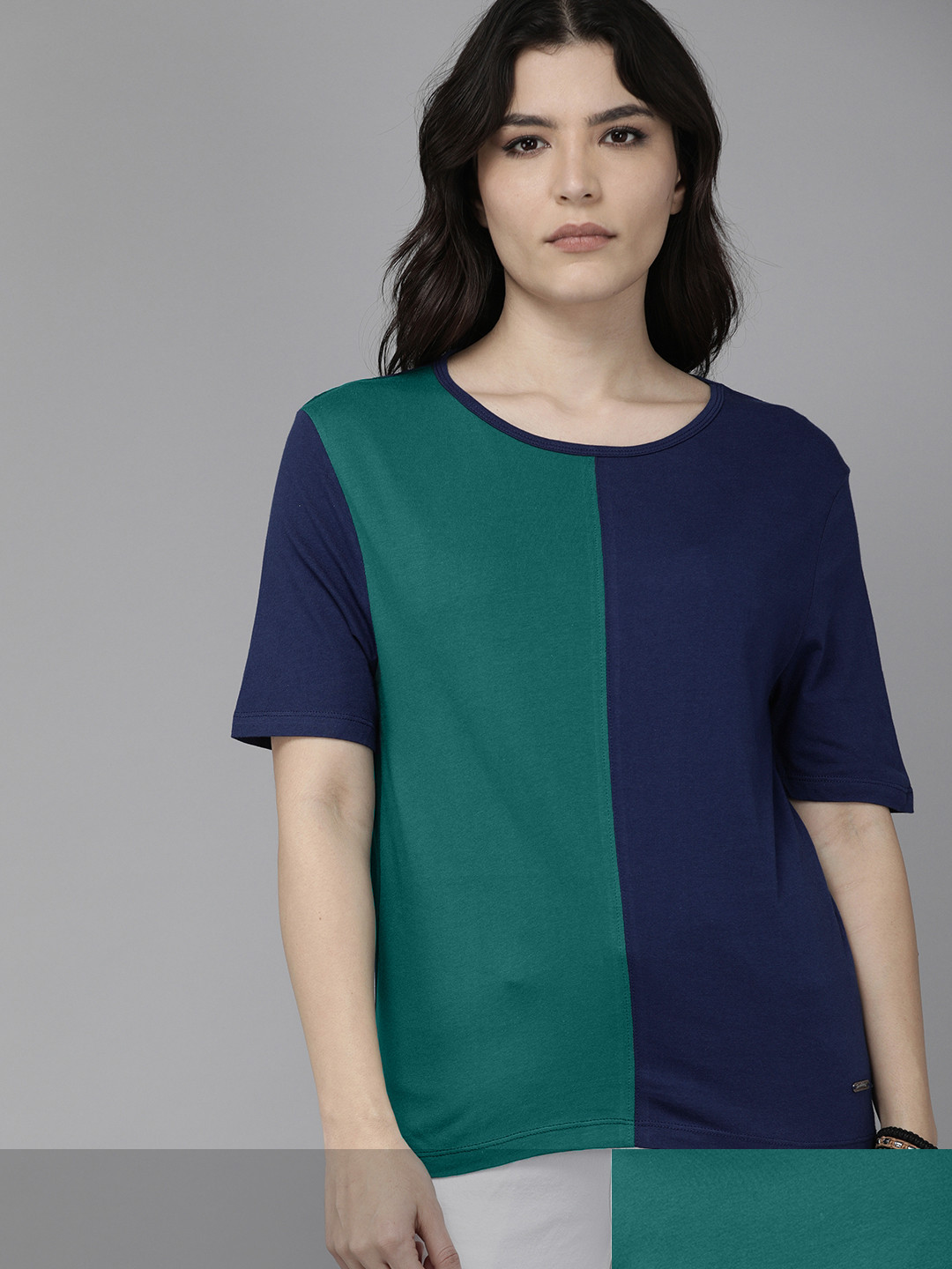 The Roadster Lifestyle Co Women Pack of 2 Green & Navy Blue Round Neck Pure Cotton T-shirt
The Roadster Lifestyle Co Women Pack of 2 Green & Navy Blue Round Neck Pure Cotton T-shirt