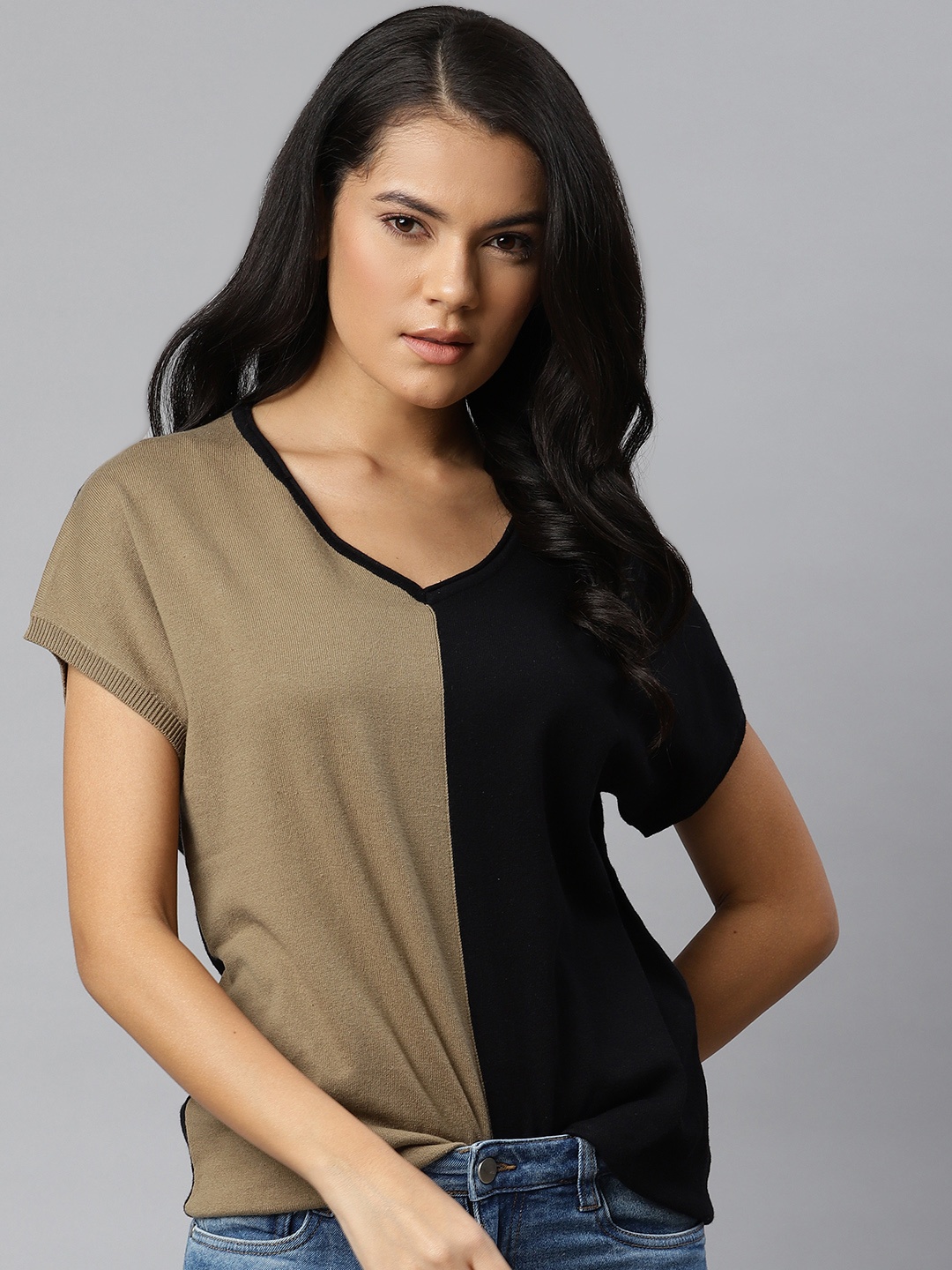 The Roadster Lifestyle Co Women Olive Green & Black Colourblocked V-Neck Boxy T-shirt
The Roadster Lifestyle Co Women Olive Green & Black Colourblocked V-Neck Boxy T-shirt