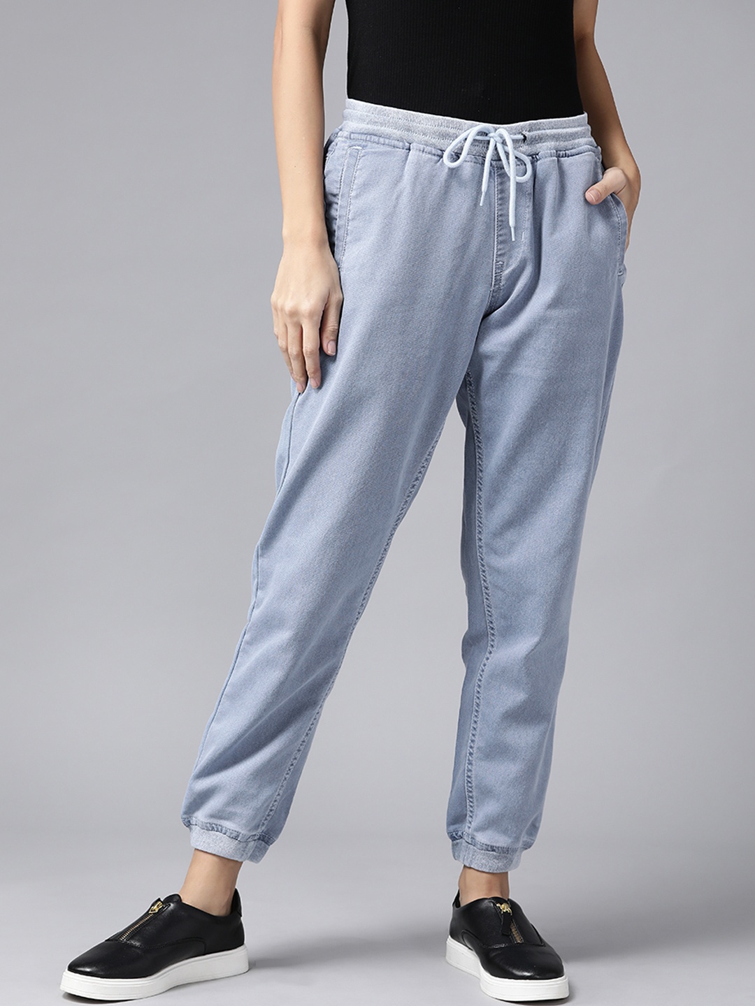 The Roadster Lifestyle Co Women Blue Slim Fit Pleated Solid Stretchable Joggers Jeans
The Roadster Lifestyle Co Women Blue Slim Fit Pleated Solid Stretchable Joggers Jeans