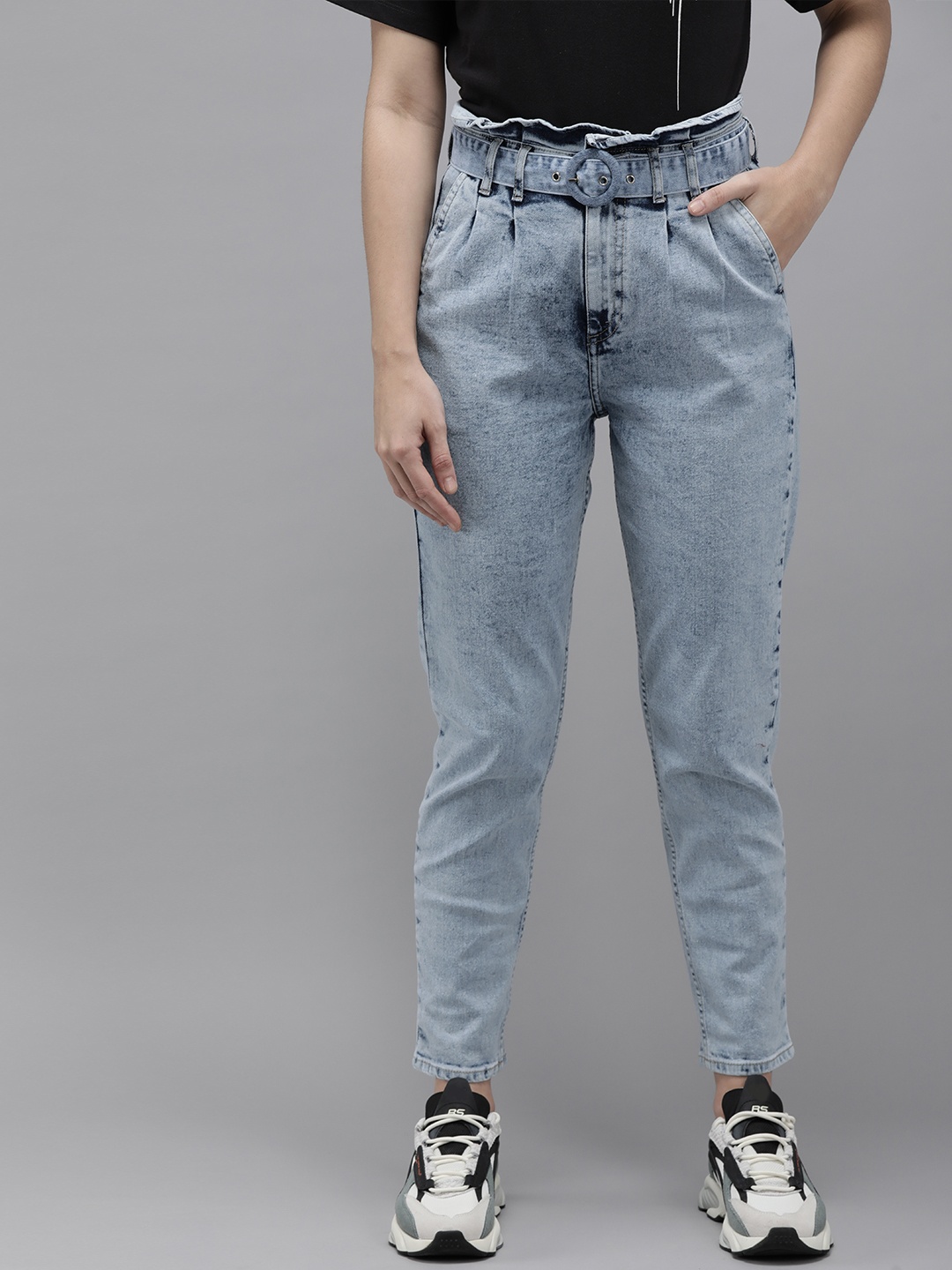 The Roadster Lifestyle Co Women Blue Boyfriend Fit High-Rise Acid Wash Paperbag Stretchable Jeans
The Roadster Lifestyle Co Women Blue Boyfriend Fit High-Rise Acid Wash Paperbag Stretchable Jeans