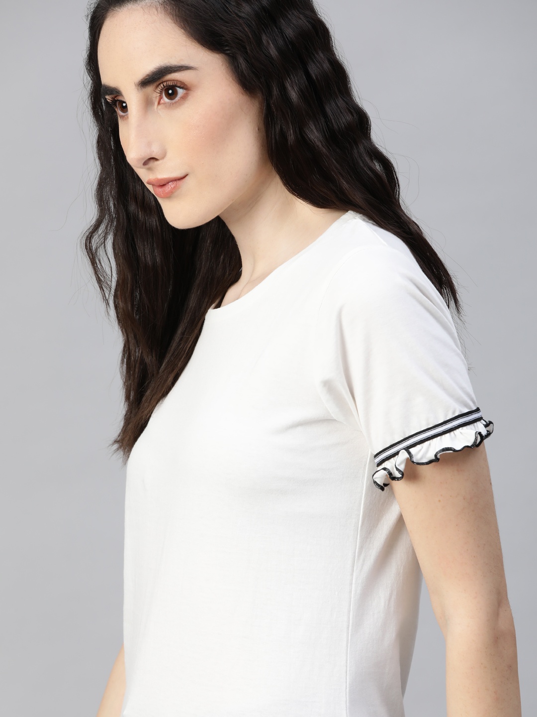 The Roadster Lifestyle Co Women White Cotton Essential Regular Fit Solid Pure Cotton T-shirt
The Roadster Lifestyle Co Women White Cotton Essential Regular Fit Solid Pure Cotton T-shirt