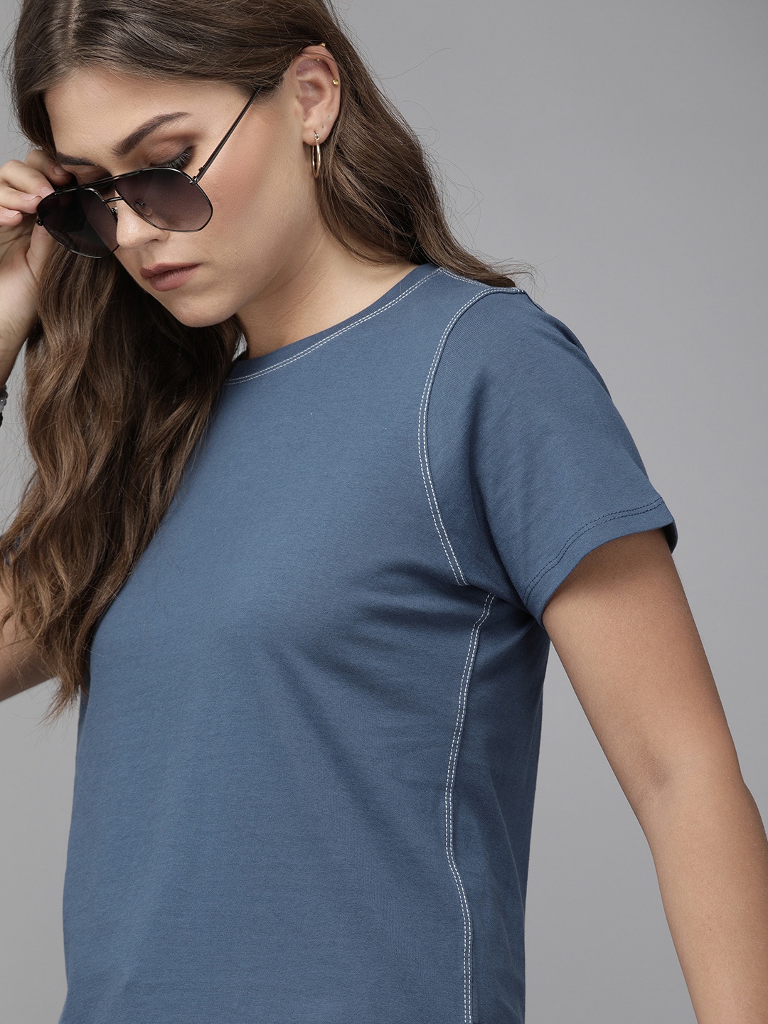 The Roadster Lifestyle Co Women Blue Solid Round Neck Pure Cotton T-shirt with Contrast Stitching Details
The Roadster Lifestyle Co Women Blue Solid Round Neck Pure Cotton T-shirt with Contrast Stitching Details
