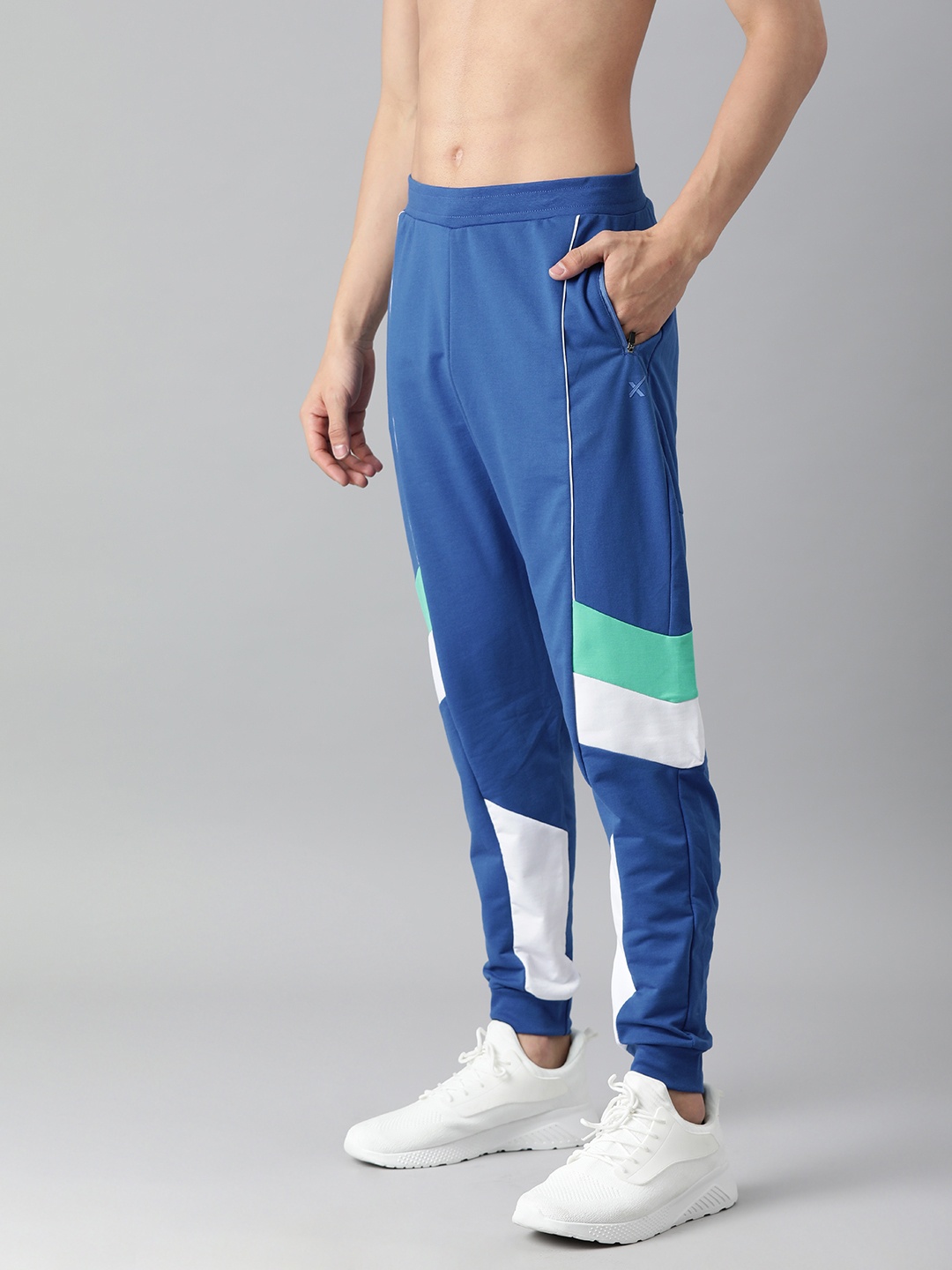 HRX By Hrithik Roshan Men Strong Blue Colourblock Oversized Bio-Wash Lifestyle Joggers
HRX By Hrithik Roshan Men Strong Blue Colourblock Oversized Bio-Wash Lifestyle Joggers