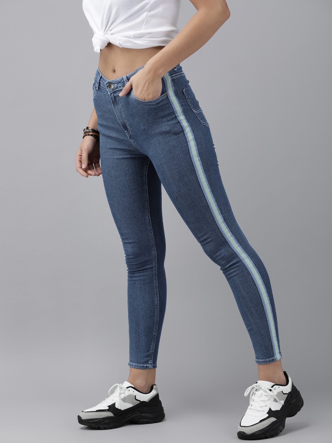 The Roadster Lifestyle Co Women Blue Super Skinny Fit High-Rise Clean Look Stretchable Jeans
The Roadster Lifestyle Co Women Blue Super Skinny Fit High-Rise Clean Look Stretchable Jeans