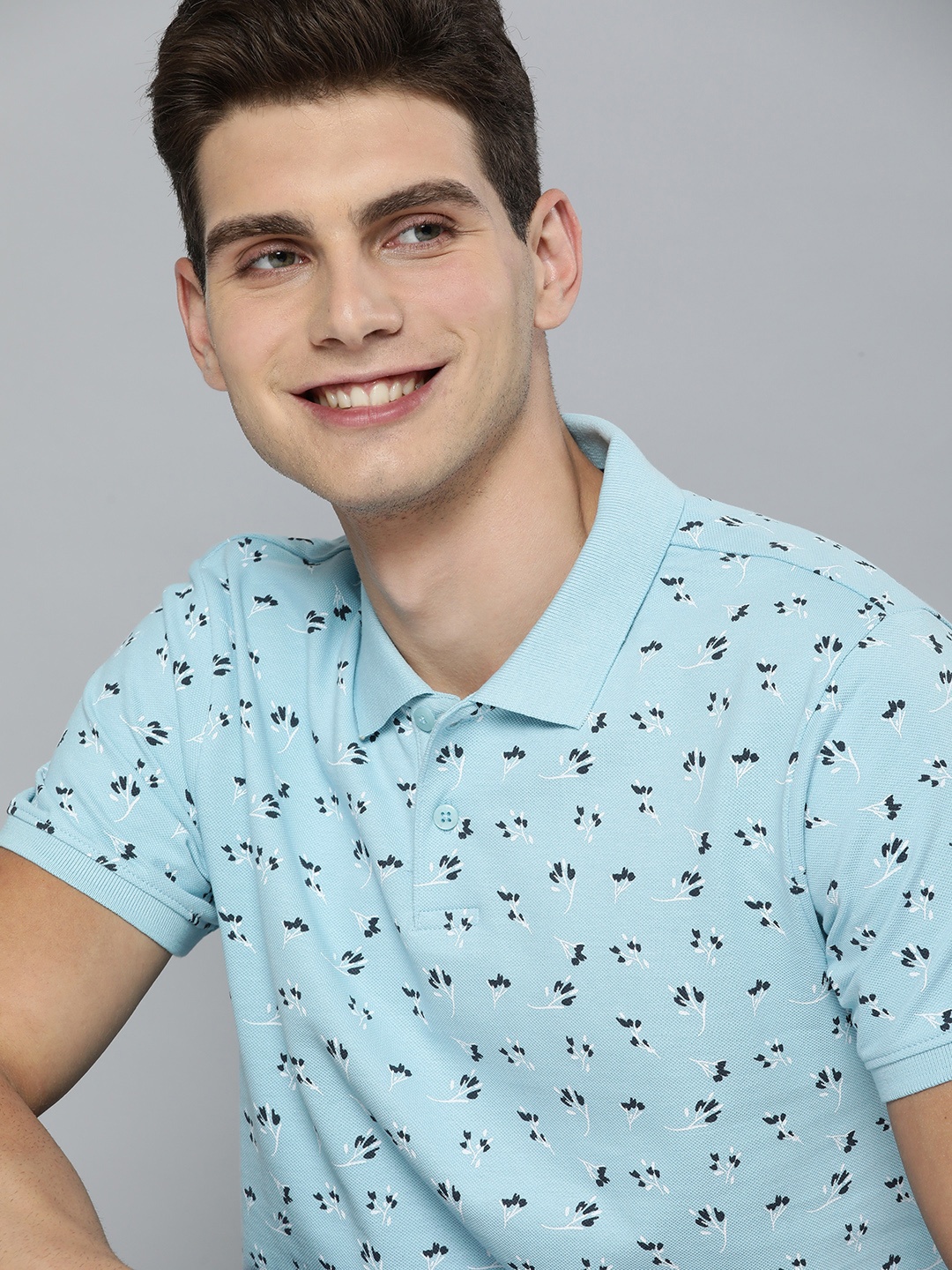 Mast Harbour Men Turquoise Blue Black Floral Printed Pure Cotton Polo Collar Pure Cotton T-shirt
Mast Harbour Men Turquoise Blue Black Floral Printed Pure Cotton Polo Collar Pure Cotton T-shirt