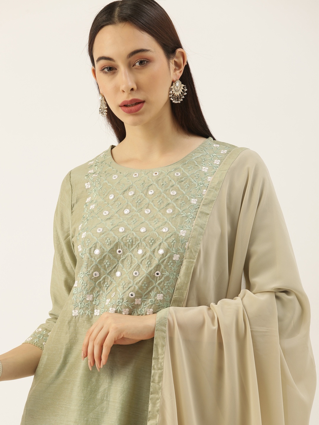 all about you Women Green Embroidered Mirror Work Kurta with Trousers & With Dupatta
all about you Women Green Embroidered Mirror Work Kurta with Trousers & With Dupatta