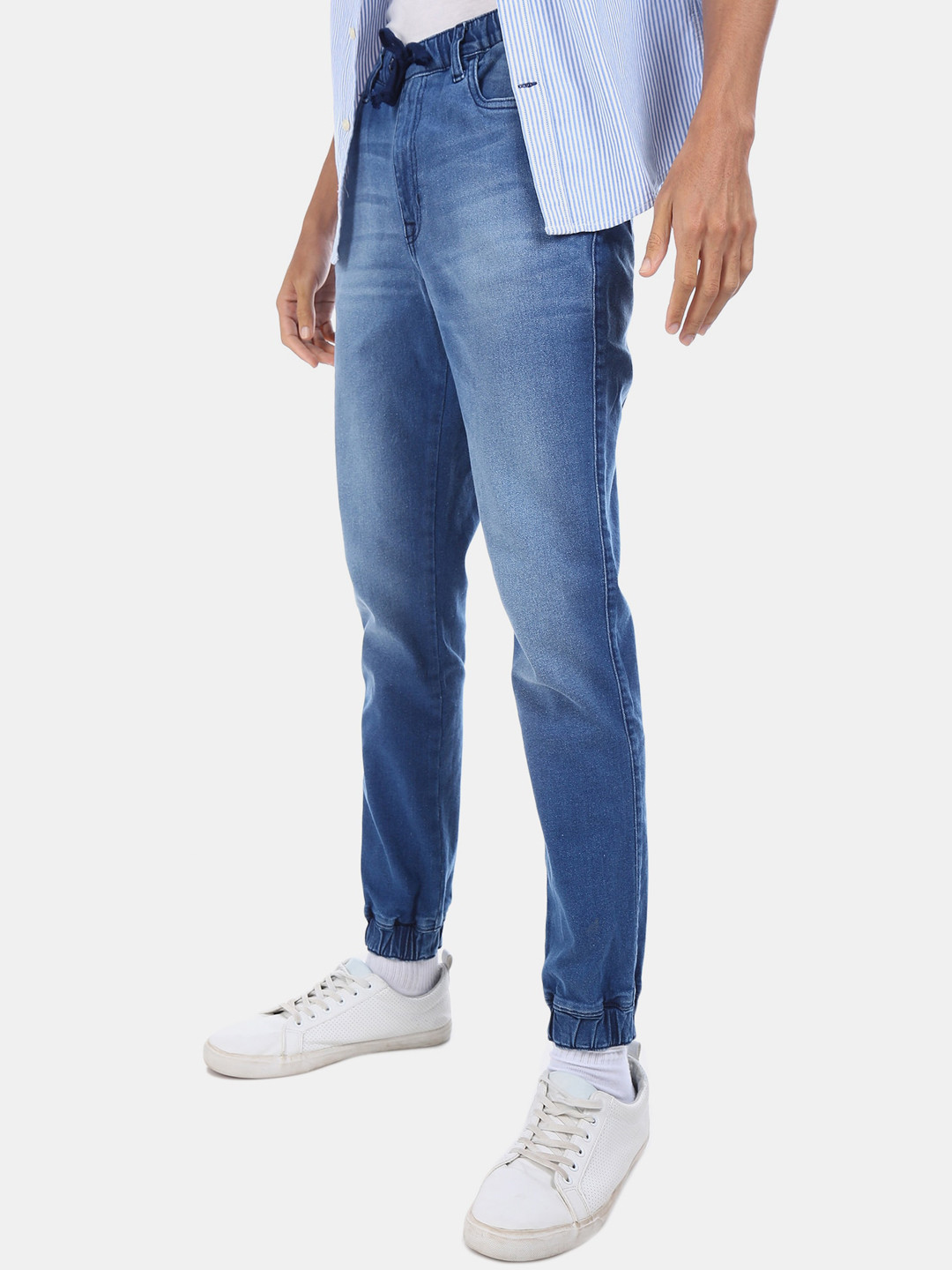 Cherokee Men Blue Regular Fit Mid-Rise Clean Look Jeans 
Cherokee Men Blue Regular Fit Mid-Rise Clean Look Jeans