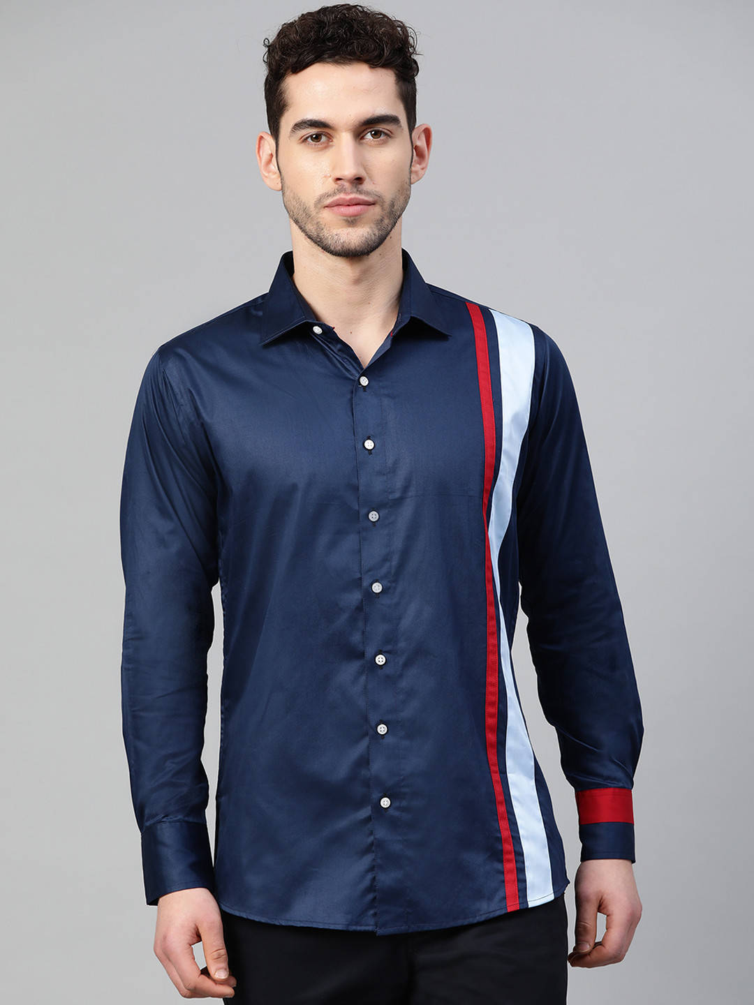 Shaftesbury London Men Navy Blue & White Cotton Smart Slim Fit Solid Casual Shirt
Shaftesbury London Men Navy Blue & White Cotton Smart Slim Fit Solid Casual Shirt
