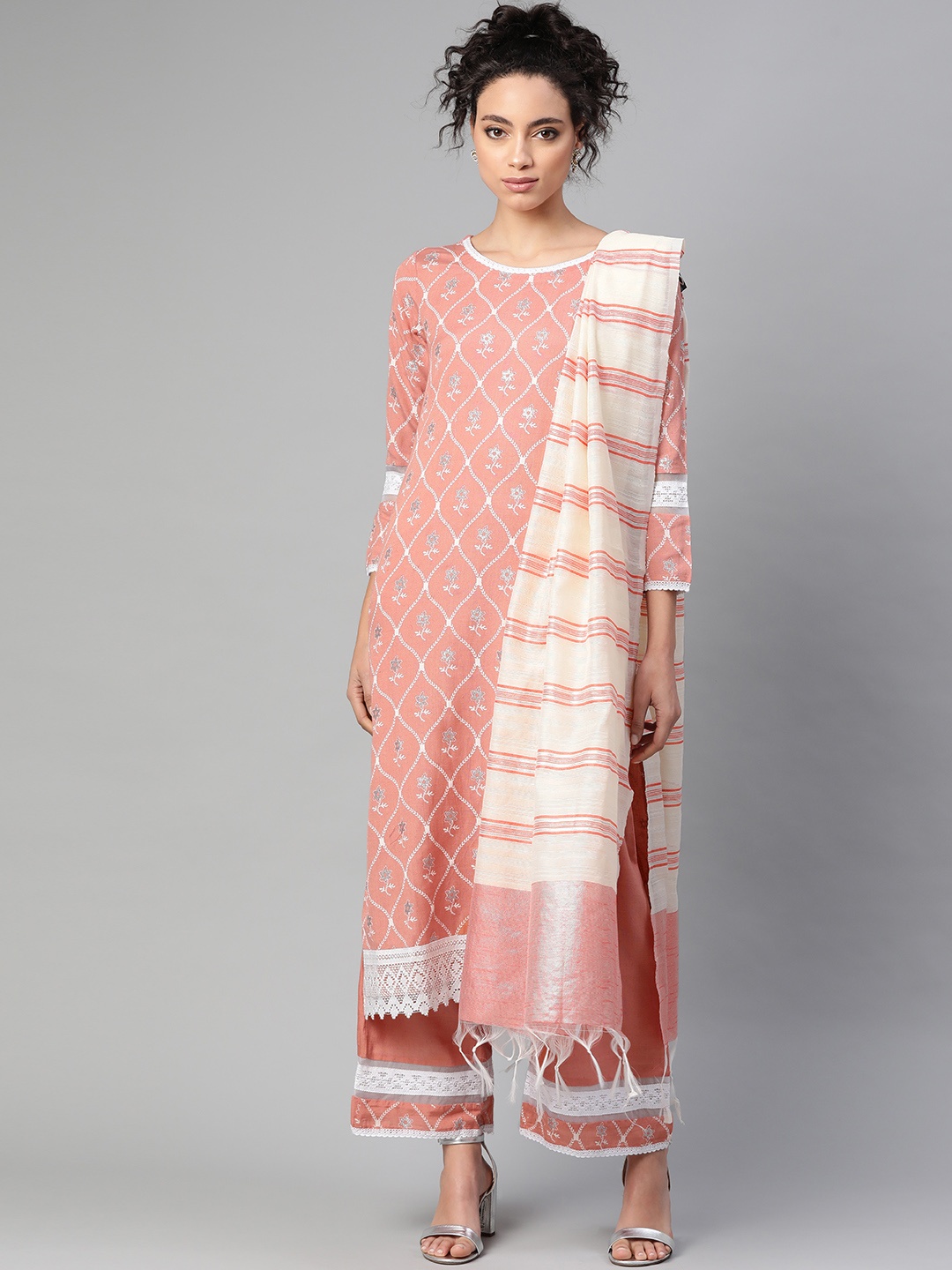 Indo Era Women Peach-Coloured & Off-White Floral Print Kurta with Palazzos & Dupatta
Indo Era Women Peach-Coloured & Off-White Floral Print Kurta with Palazzos & Dupatta