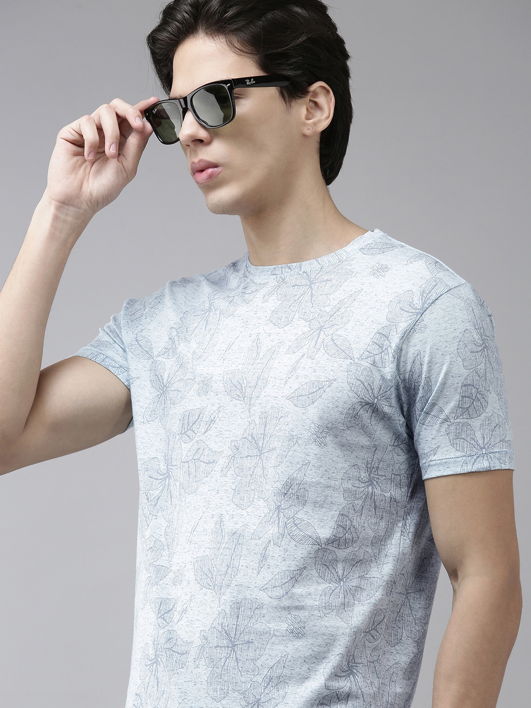 BEAT LONDON by PEPE JEANS Men Blue Grey Pure Cotton Floral Printed Pure Cotton T-shirt
BEAT LONDON by PEPE JEANS Men Blue Grey Pure Cotton Floral Printed Pure Cotton T-shirt