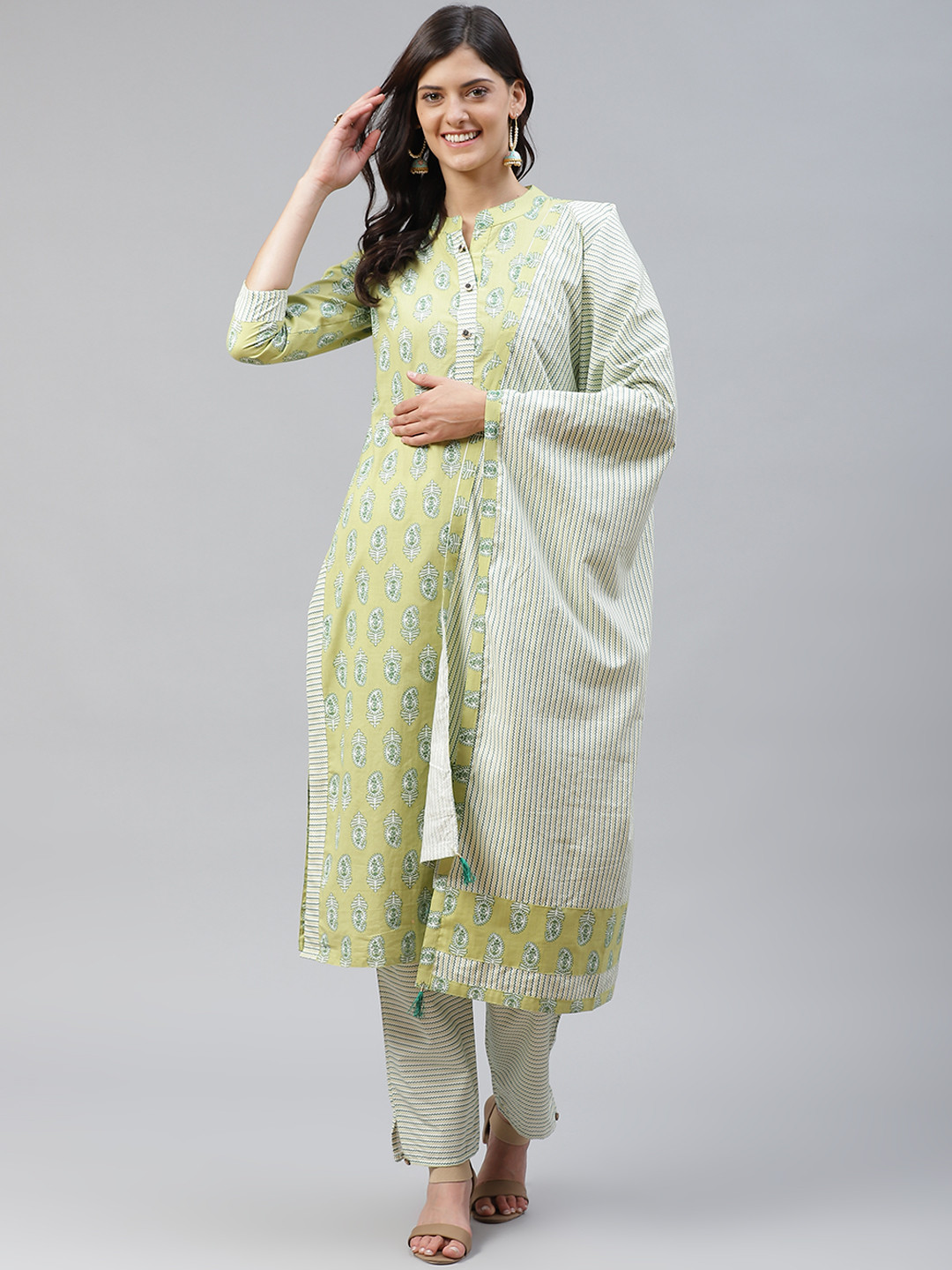 HIGHLIGHT FASHION EXPORT Women Lime Green & White Printed Kurta with Trousers & Dupatta
HIGHLIGHT FASHION EXPORT Women Lime Green & White Printed Kurta with Trousers & Dupatta
