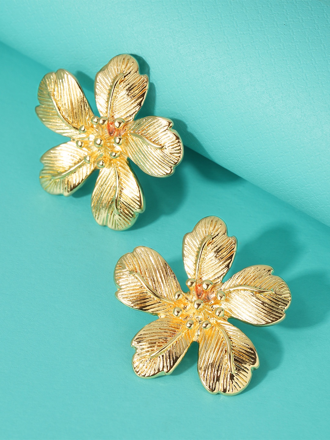 TOKYO TALKIES X rubans FASHION ACCESSORIES Gold Plated Floral Handcrafted Oversized Studs
TOKYO TALKIES X rubans FASHION ACCESSORIES Gold Plated Floral Handcrafted Oversized Studs