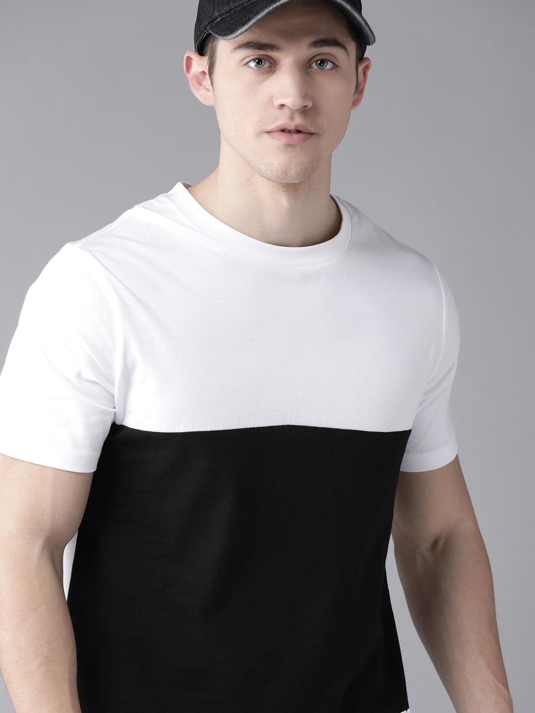 The Roadster Lifestyle Co Men Black & White Pure Cotton Colourblocked Round Neck T-shirt
The Roadster Lifestyle Co Men Black & White Pure Cotton Colourblocked Round Neck T-shirt