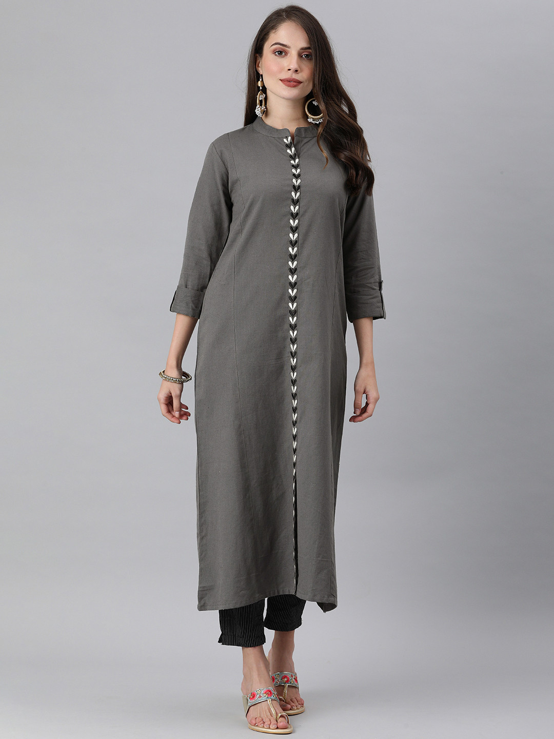 Ksut Women Grey Solid Mandarin Collar Thread Work Straight Kurta
Ksut Women Grey Solid Mandarin Collar Thread Work Straight Kurta