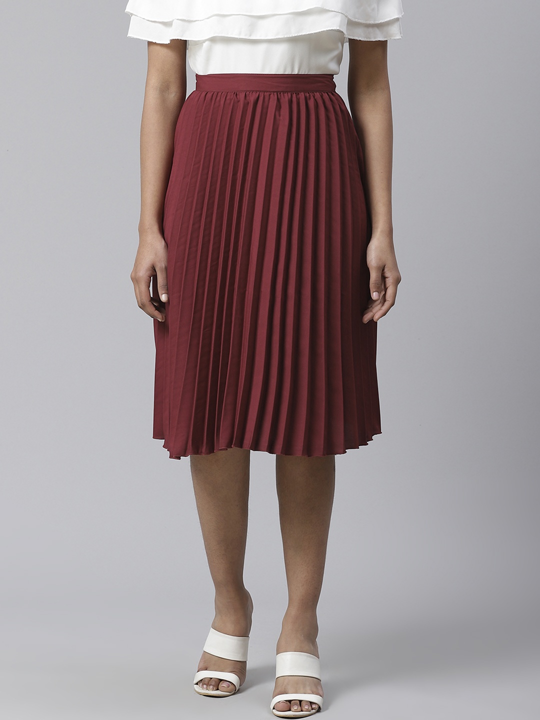 Ives Women Green Solid Accordion Pleated Knee Length A-Line Skirt, Maroon