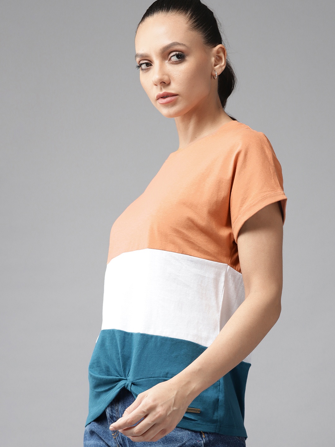 Roadster Women Brown & White Twisted Colourblocked Extended Sleeves Pure Cotton T-shirt
Roadster Women Brown & White Twisted Colourblocked Extended Sleeves Pure Cotton T-shirt