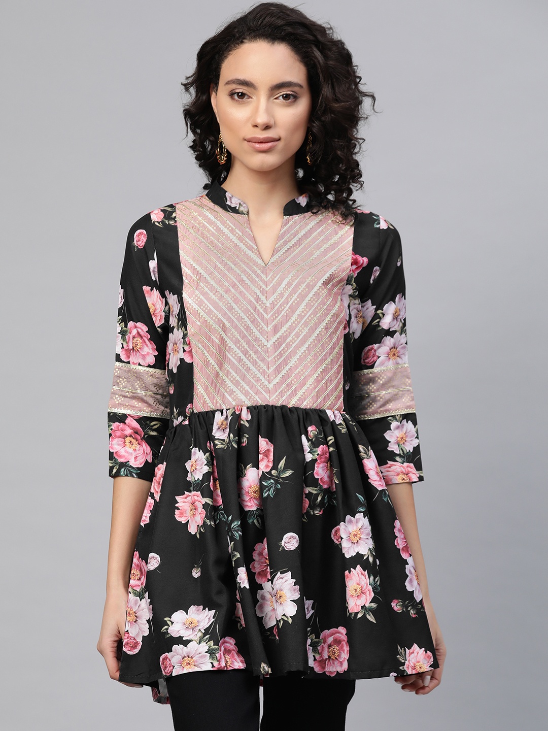 Ahalyaa Women Black & Pink Floral Print Tunic