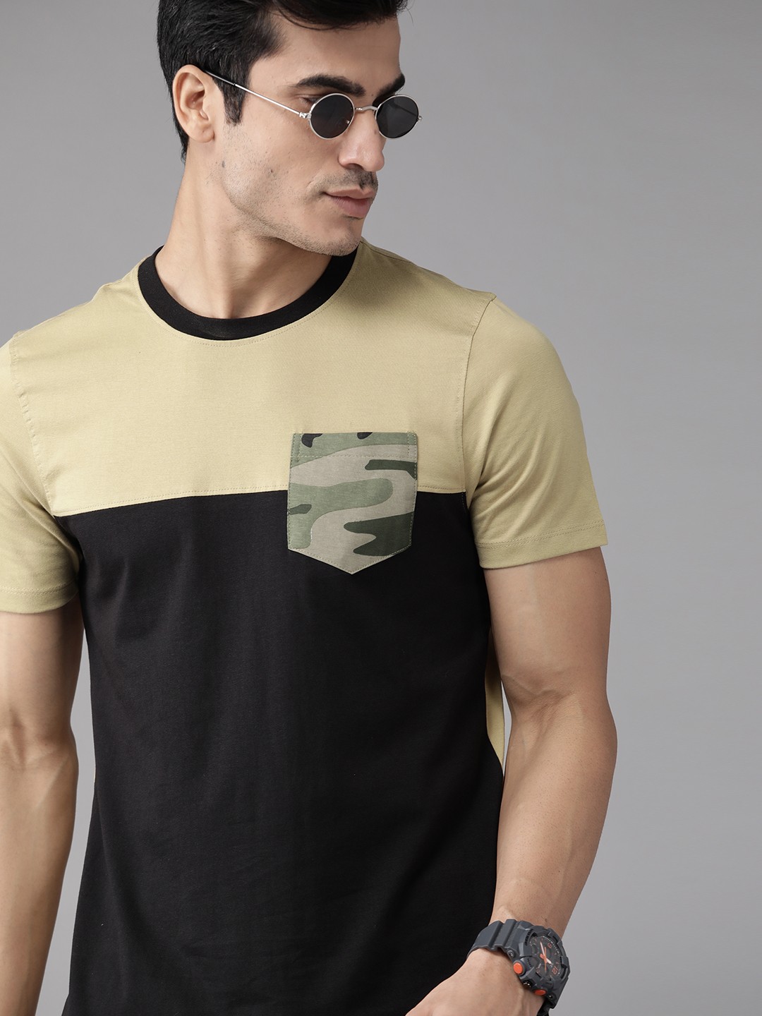 The Roadster Lifestyle Co Men Black & Beige Pure Cotton Colourblocked Pockets Detailed T-shirt
The Roadster Lifestyle Co Men Black & Beige Pure Cotton Colourblocked Pockets Detailed T-shirt