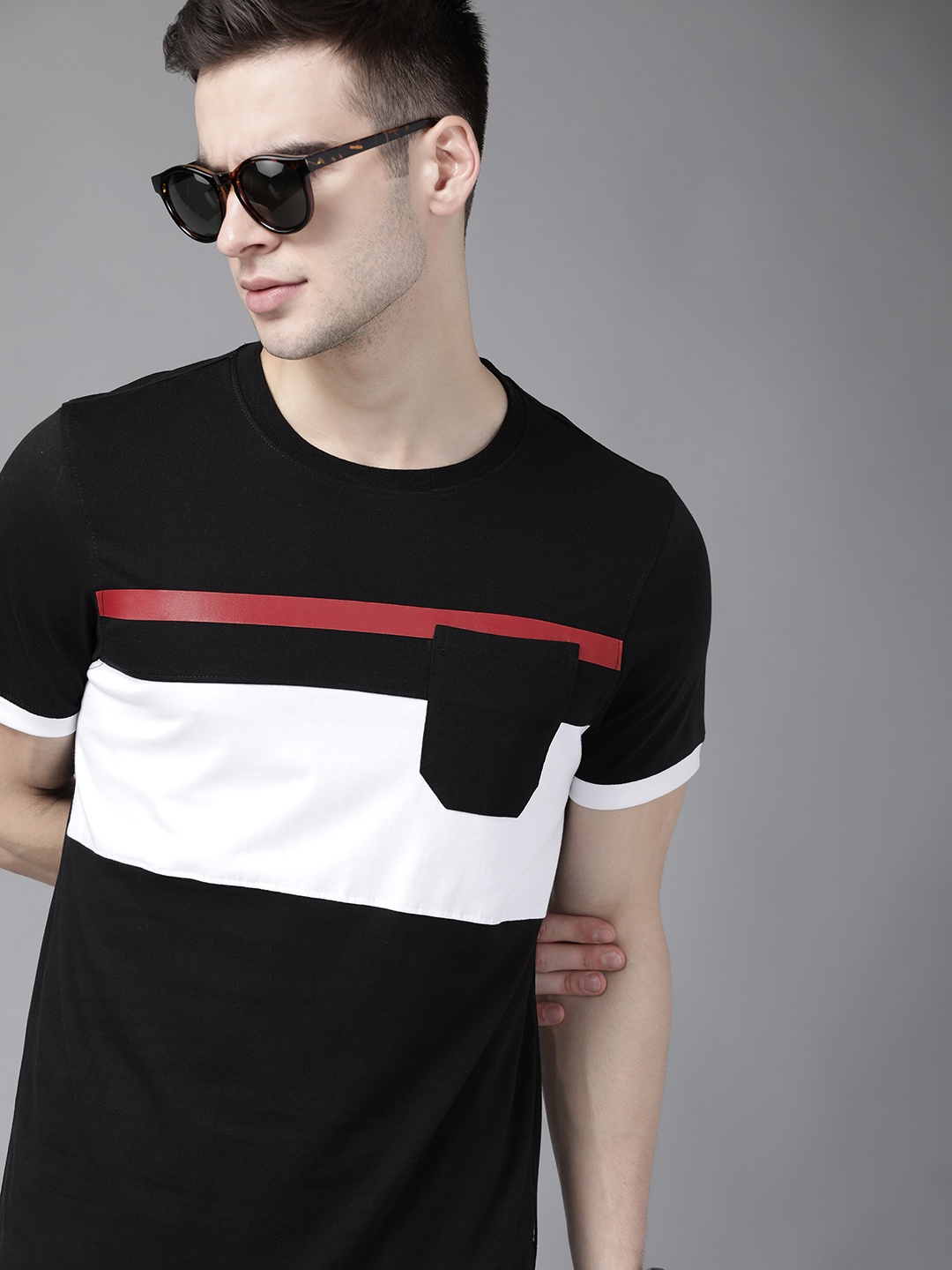 The Roadster Lifestyle Co Men Black & White Pure Cotton Pocket Detailing Colourblocked T-shirt
The Roadster Lifestyle Co Men Black & White Pure Cotton Pocket Detailing Colourblocked T-shirt