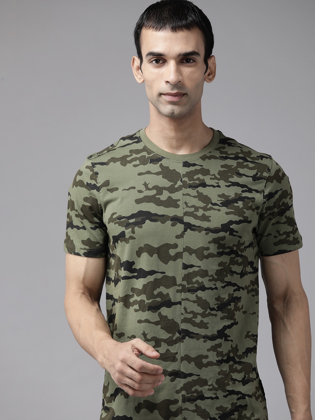 The Roadster Lifestyle Co Men Olive Green Black Pure Cotton Camouflage Print Pure Cotton T-shirt
The Roadster Lifestyle Co Men Olive Green Black Pure Cotton Camouflage Print Pure Cotton T-shirt