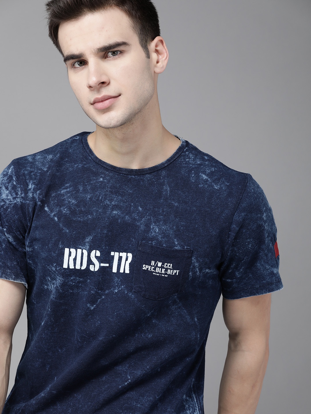 The Roadster Lifestyle Co Men Navy Blue Pure Cotton Dyed Round Neck T-shirt
The Roadster Lifestyle Co Men Navy Blue Pure Cotton Dyed Round Neck T-shirt