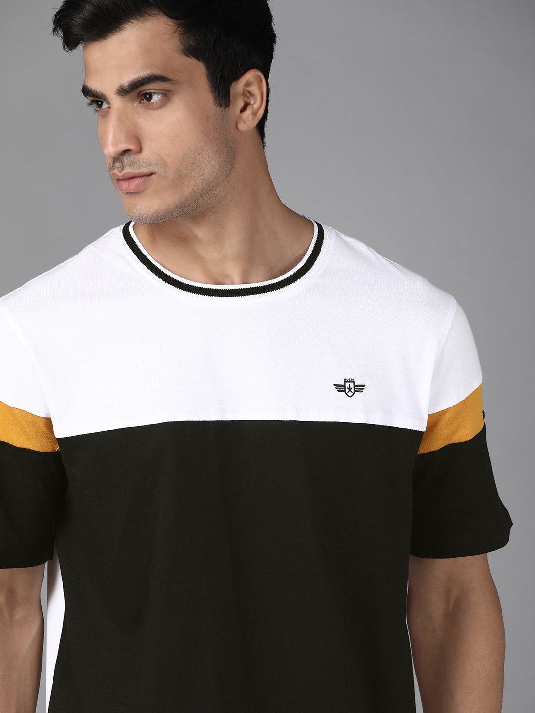The Roadster Lifestyle Co Men Black White Pure Cotton Colourblocked Round Neck Pure Cotton T-shirt
The Roadster Lifestyle Co Men Black White Pure Cotton Colourblocked Round Neck Pure Cotton T-shirt