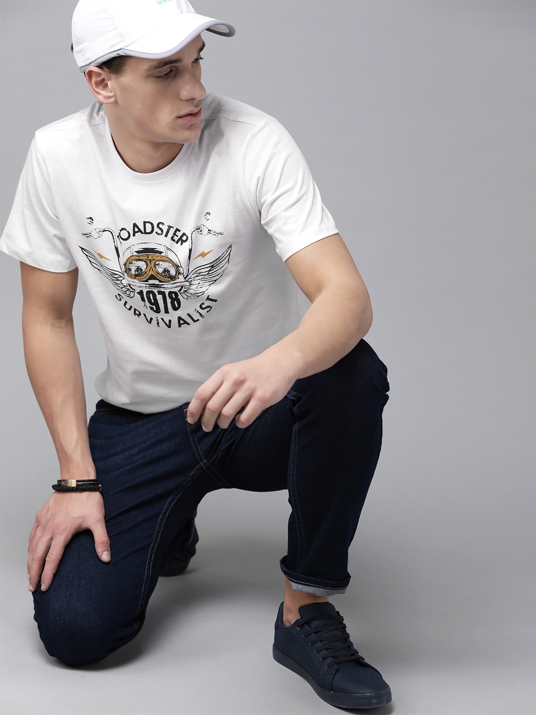 The Roadster Lifestyle Co Men White Pure Cotton Printed Round Neck Pure Cotton T-shirt
The Roadster Lifestyle Co Men White Pure Cotton Printed Round Neck Pure Cotton T-shirt