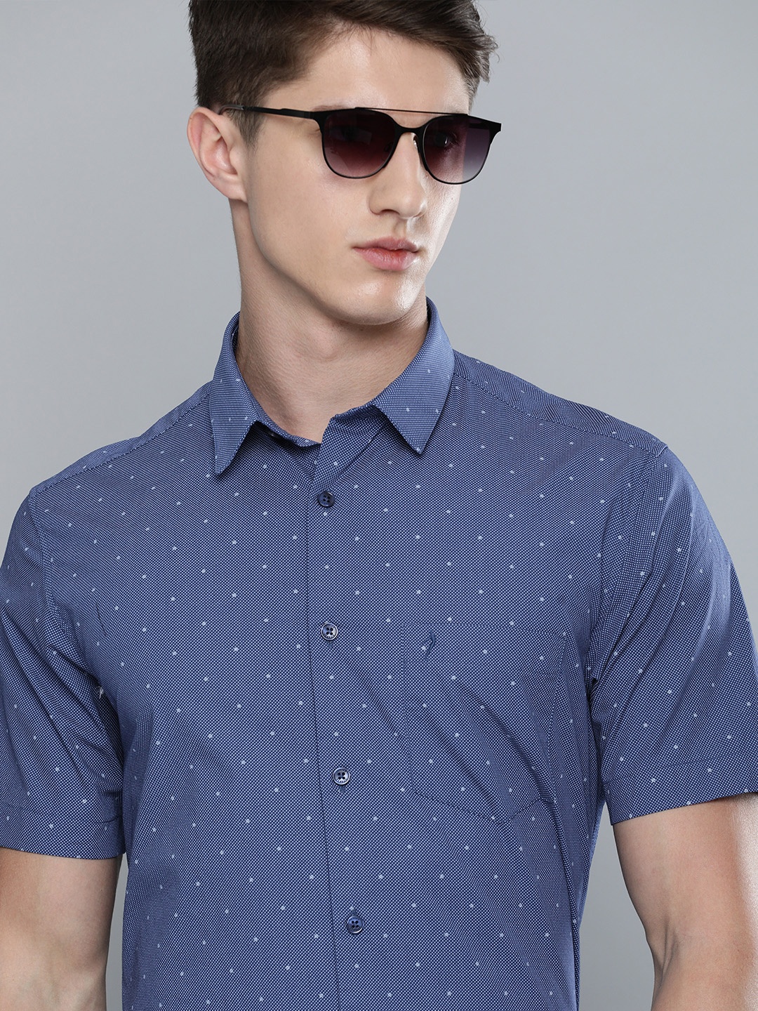 Indian Terrain Men Navy Blue & White Slim Fit Micro Ditsy Printed Smart Casual Shirt
Indian Terrain Men Navy Blue & White Slim Fit Micro Ditsy Printed Smart Casual Shirt
