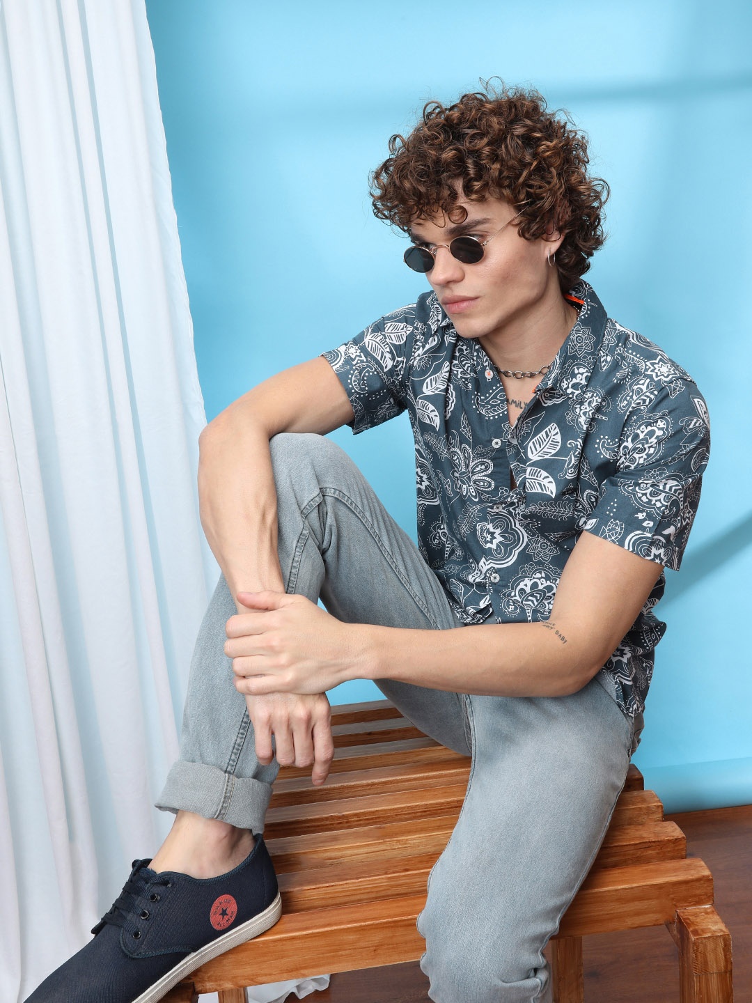 The Indian Garage Co Men Slim Fit Floral Printed Resortwear Shirt, Navy blue
The Indian Garage Co Men Slim Fit Floral Printed Resortwear Shirt, Navy blue