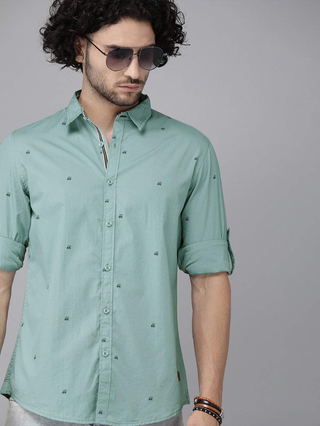 The Roadster Lifestyle Co Men Turquoise Blue & Black Regular Fit Printed Casual Shirt
The Roadster Lifestyle Co Men Turquoise Blue & Black Regular Fit Printed Casual Shirt