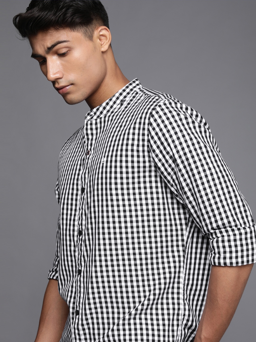 WROGN Men Black & White Slim Fit Checked Casual Shirt