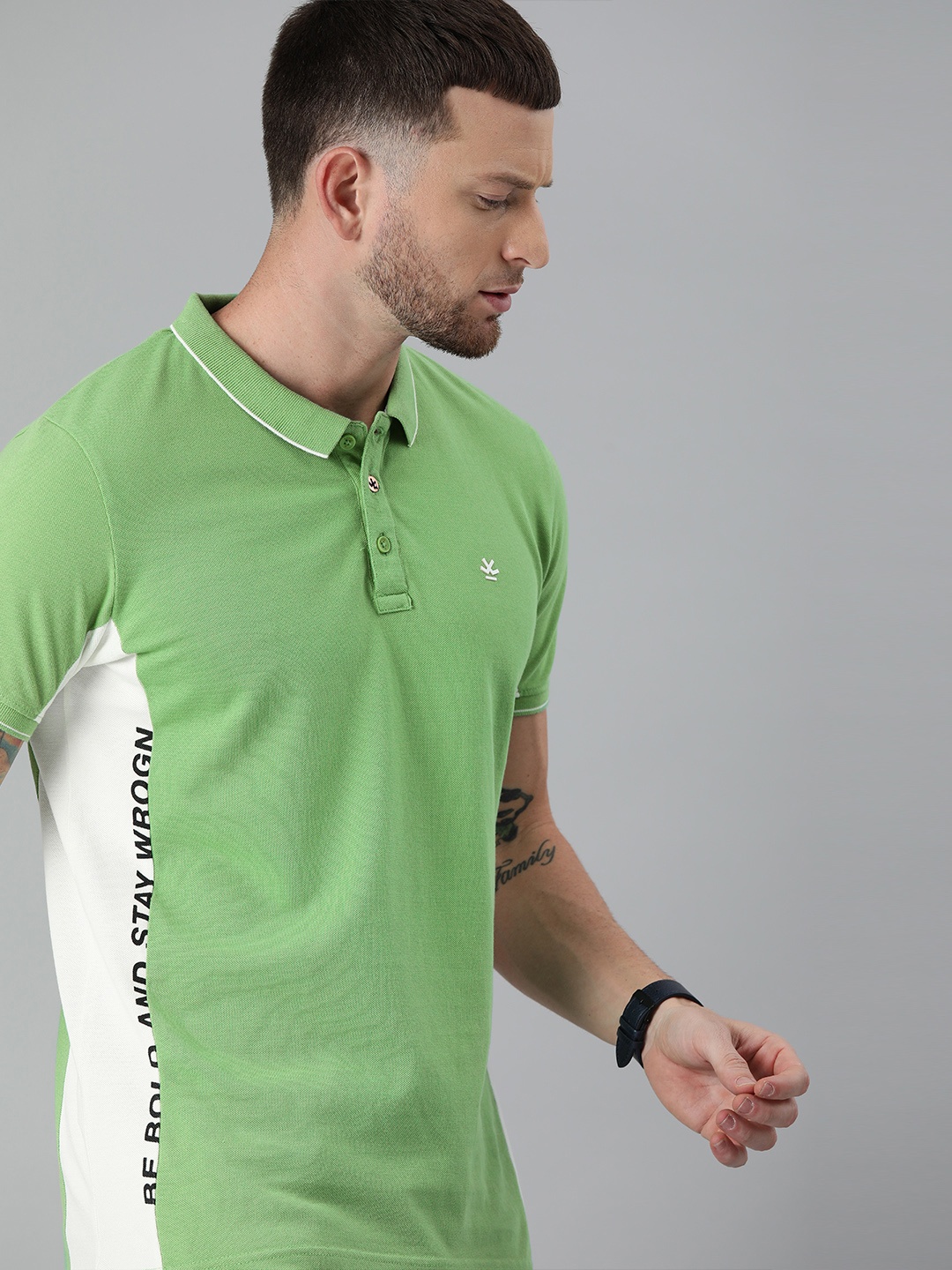 WROGN Men Green Slim Fit Solid Polo Collar Pure Cotton T-shirt with Colourblocked Panel Detailing
WROGN Men Green Slim Fit Solid Polo Collar Pure Cotton T-shirt with Colourblocked Panel Detailing