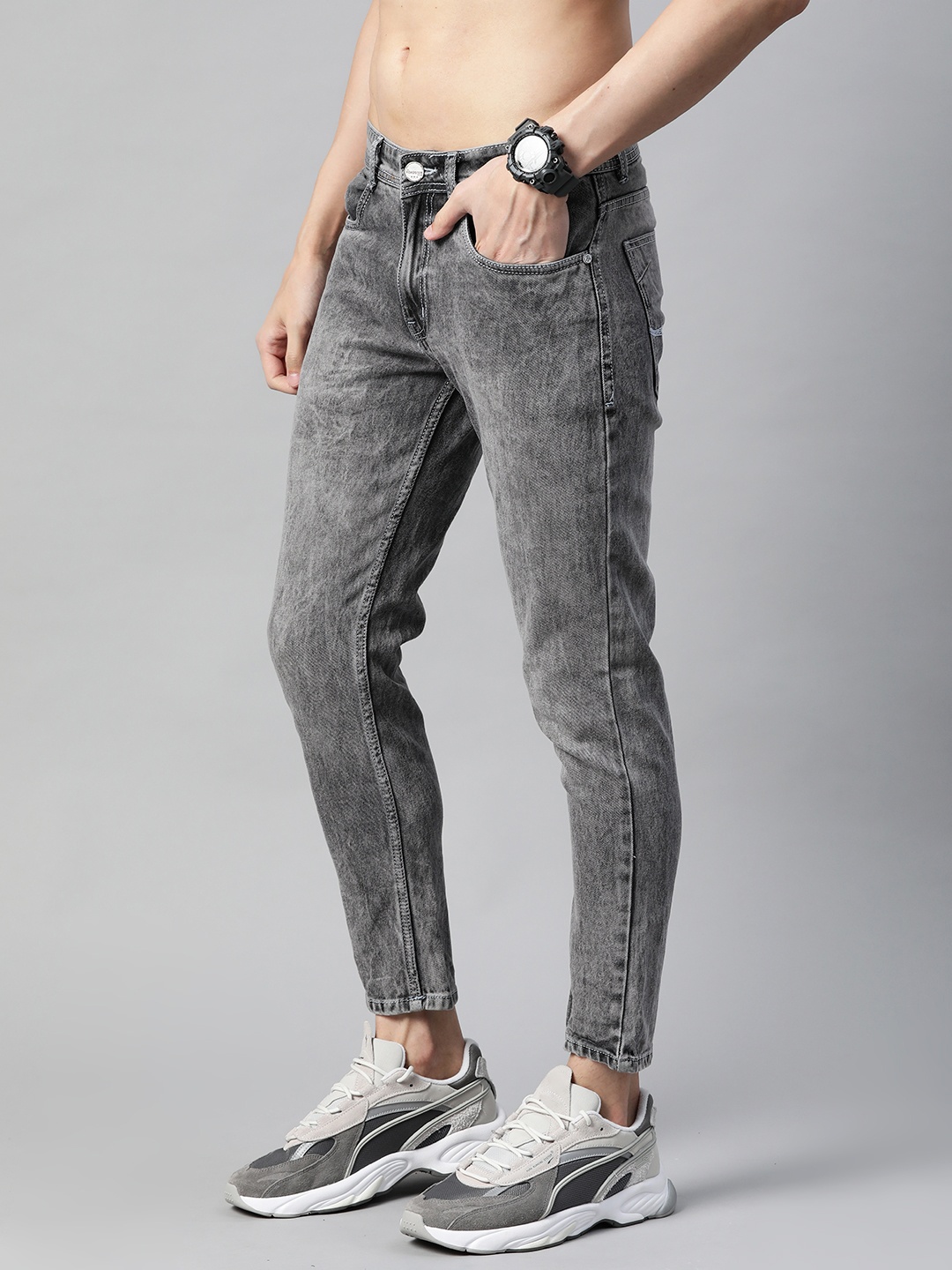 The Roadster Lifestyle Co Men Charcoal Grey Slim Tapered Fit Light Fade Stretchable Jeans
The Roadster Lifestyle Co Men Charcoal Grey Slim Tapered Fit Light Fade Stretchable Jeans