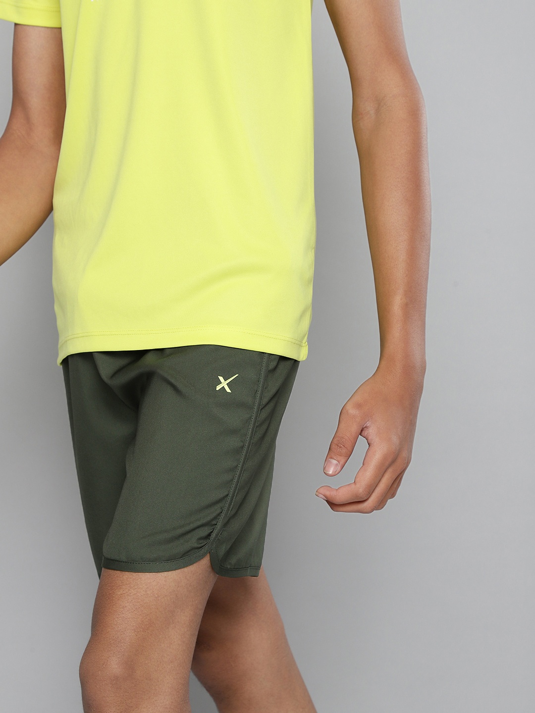 HRX By Hrithik Roshan U-17 Boys Kombu Green Solid Rapid-Dry Antimicrobial Active Shorts, Olive
HRX By Hrithik Roshan U-17 Boys Kombu Green Solid Rapid-Dry Antimicrobial Active Shorts, Olive