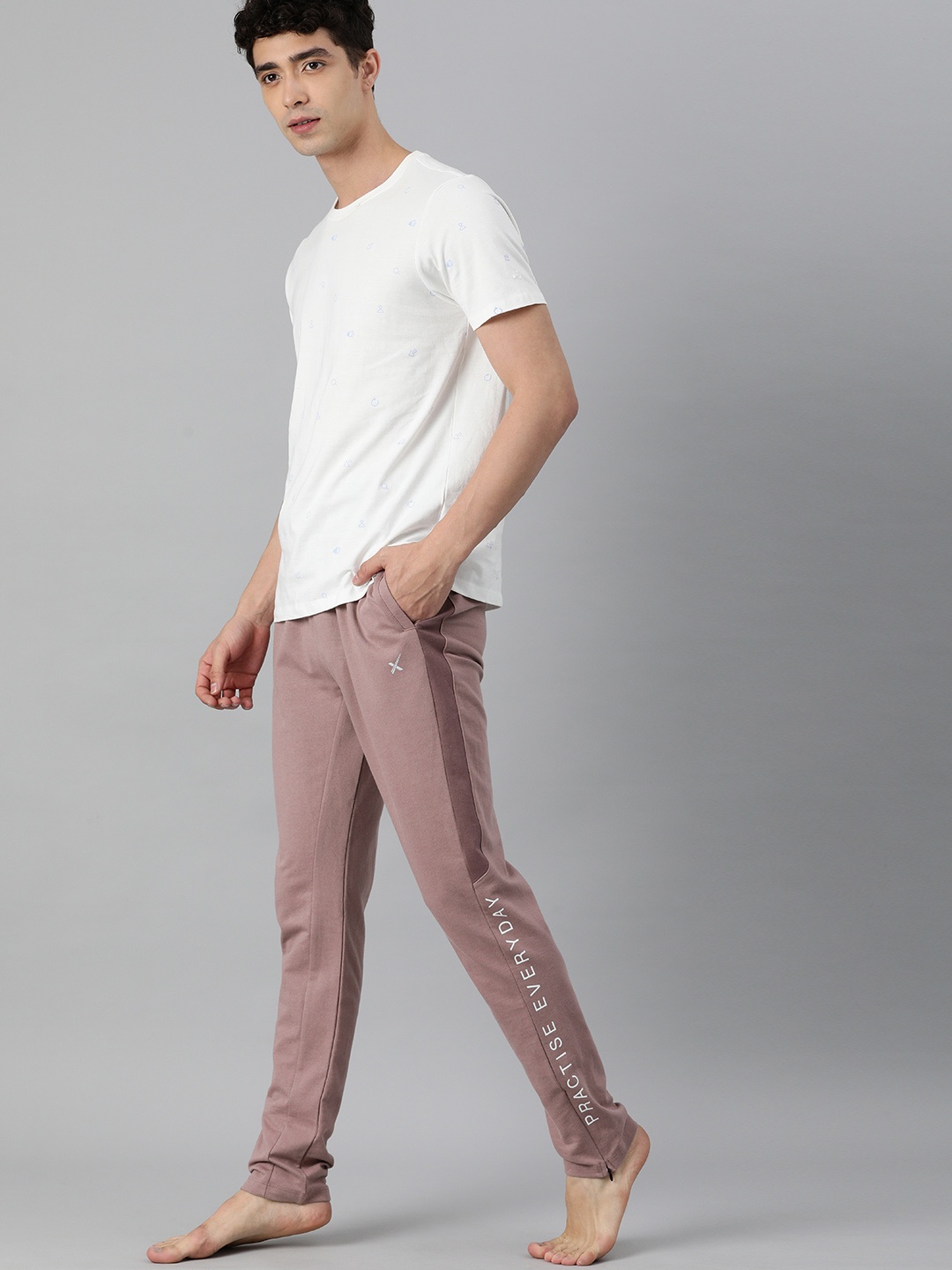 HRX By Hrithik Roshan Men Mauve Organic Cotton Bio-Wash Antimicrobial Yoga Sustainable Track Pants
HRX By Hrithik Roshan Men Mauve Organic Cotton Bio-Wash Antimicrobial Yoga Sustainable Track Pants
