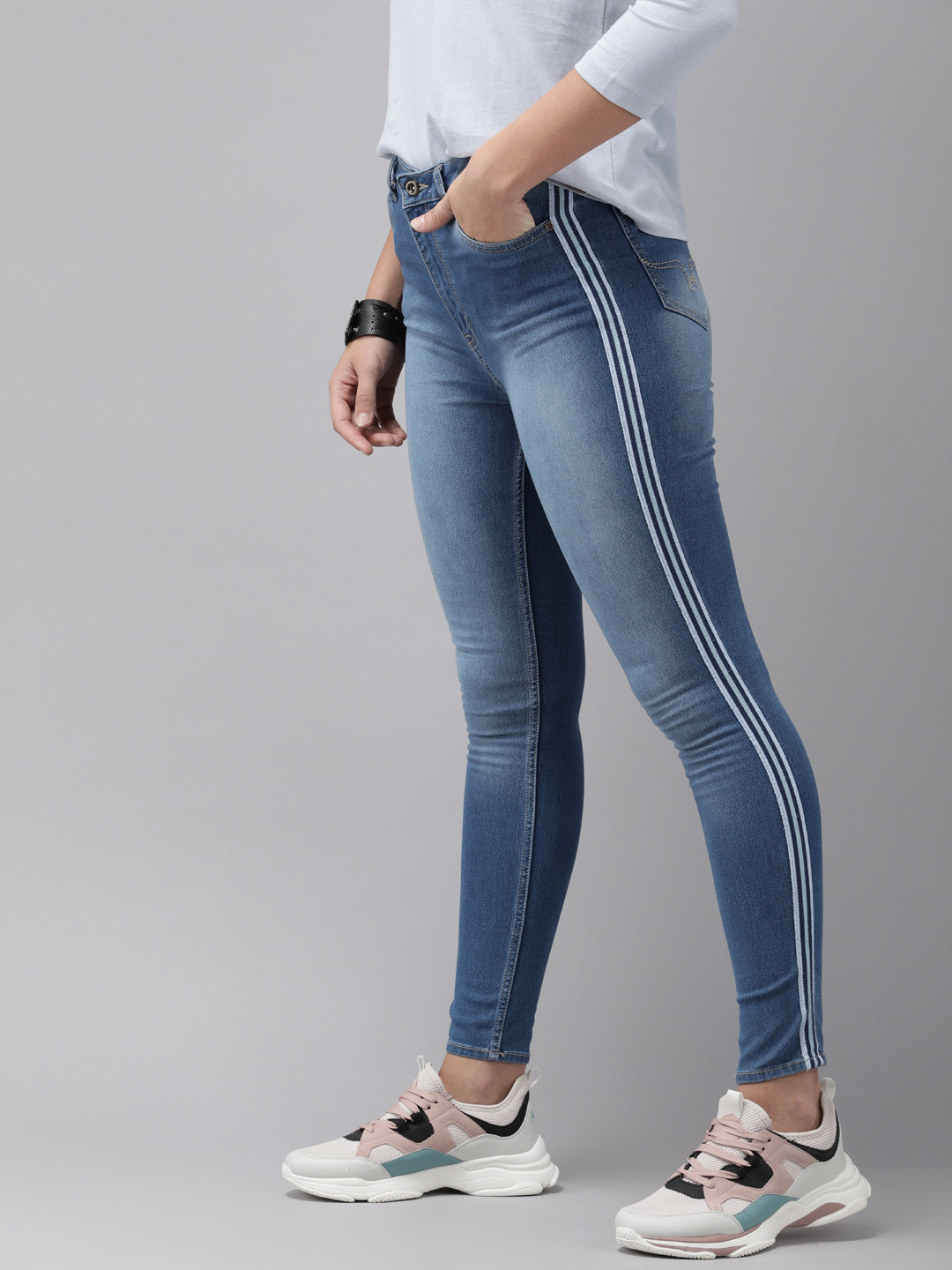 Roadster Women Blue Super Skinny Fit High-Rise Clean Look Stretchable Jeans
Roadster Women Blue Super Skinny Fit High-Rise Clean Look Stretchable Jeans