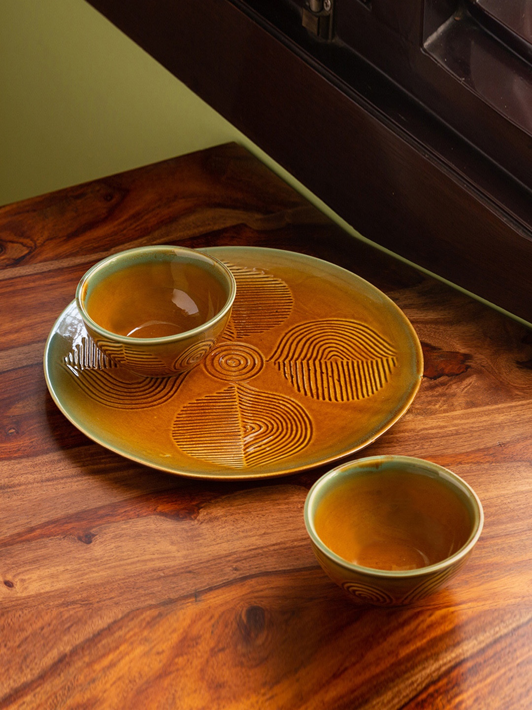 ExclusiveLane Brown & Sea Green Set Of 3 Peacock Hand-Engraved Dinner Plate With Bowls
ExclusiveLane Brown & Sea Green Set Of 3 Peacock Hand-Engraved Dinner Plate With Bowls