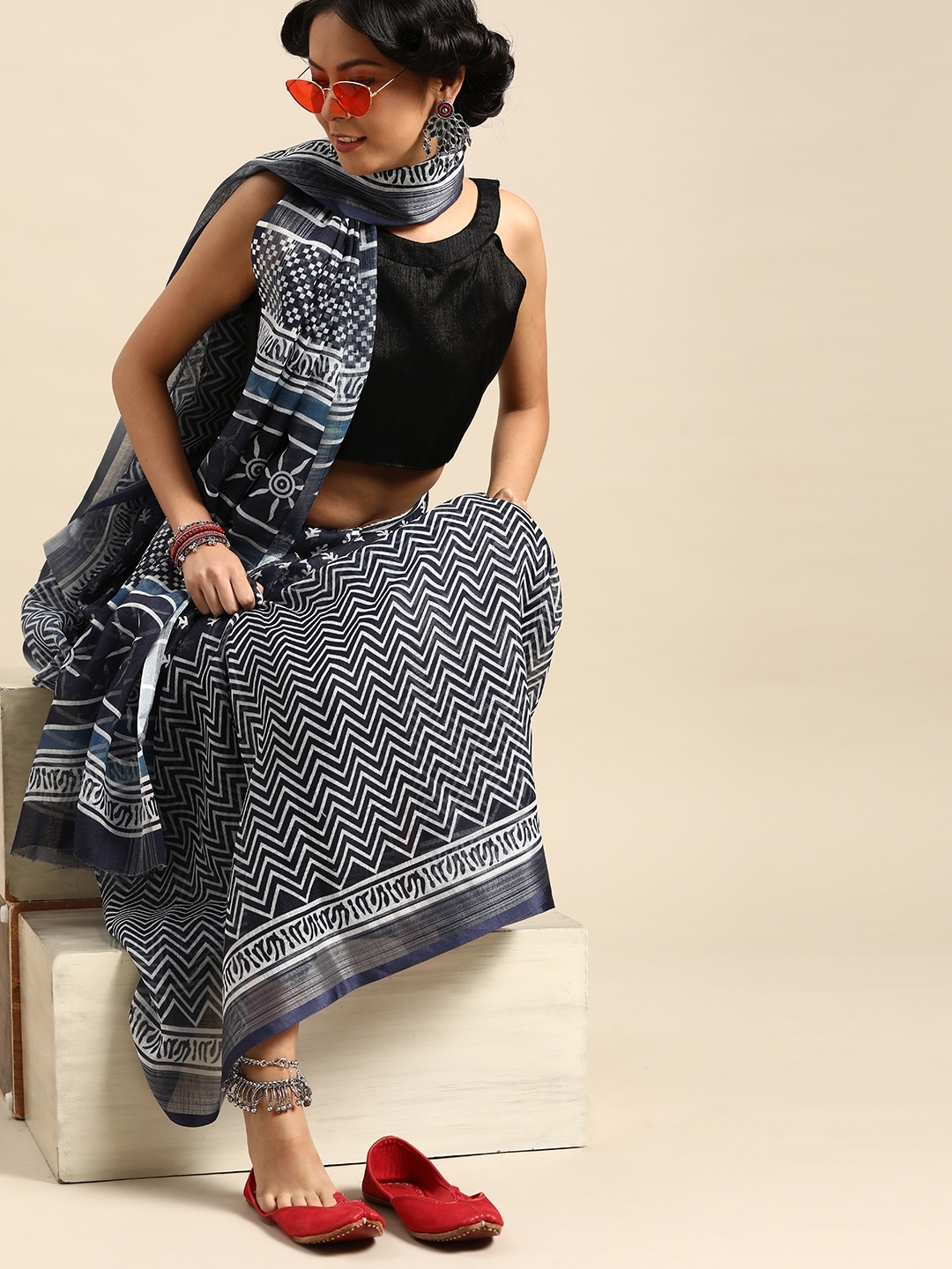 SHAVYA Navy Blue & White Pure Cotton Geometric Printed Saree