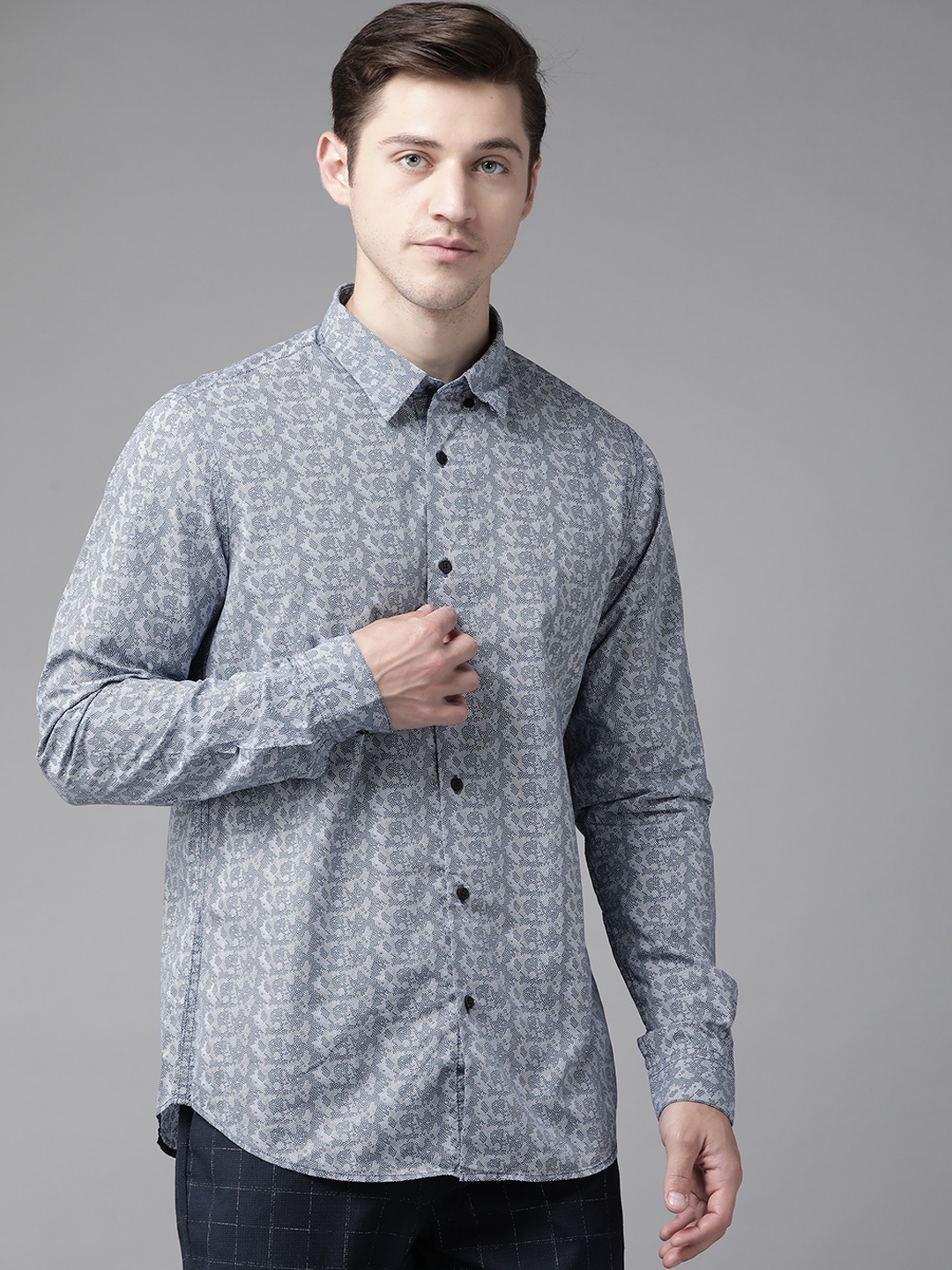 Blackberrys Men Navy Blue & White Cotton Trim Regular Fit Printed Casual Shirt
Blackberrys Men Navy Blue & White Cotton Trim Regular Fit Printed Casual Shirt