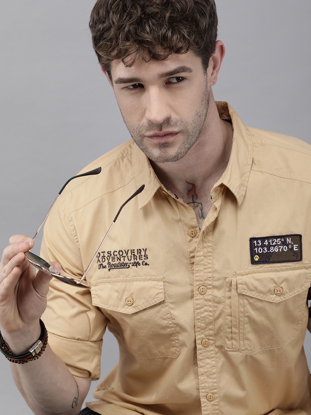 Roadster x Discovery Adventures Mens Olive Moisture Management Shirt with Spec Cleaner, Beige
Roadster x Discovery Adventures Mens Olive Moisture Management Shirt with Spec Cleaner, Beige