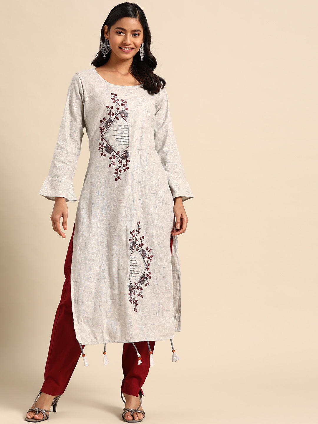 Rajnandini Women Grey & Maroon Floral Embroidered Pure Cambric Cotton Sequins Floral Kurta
Rajnandini Women Grey & Maroon Floral Embroidered Pure Cambric Cotton Sequins Floral Kurta