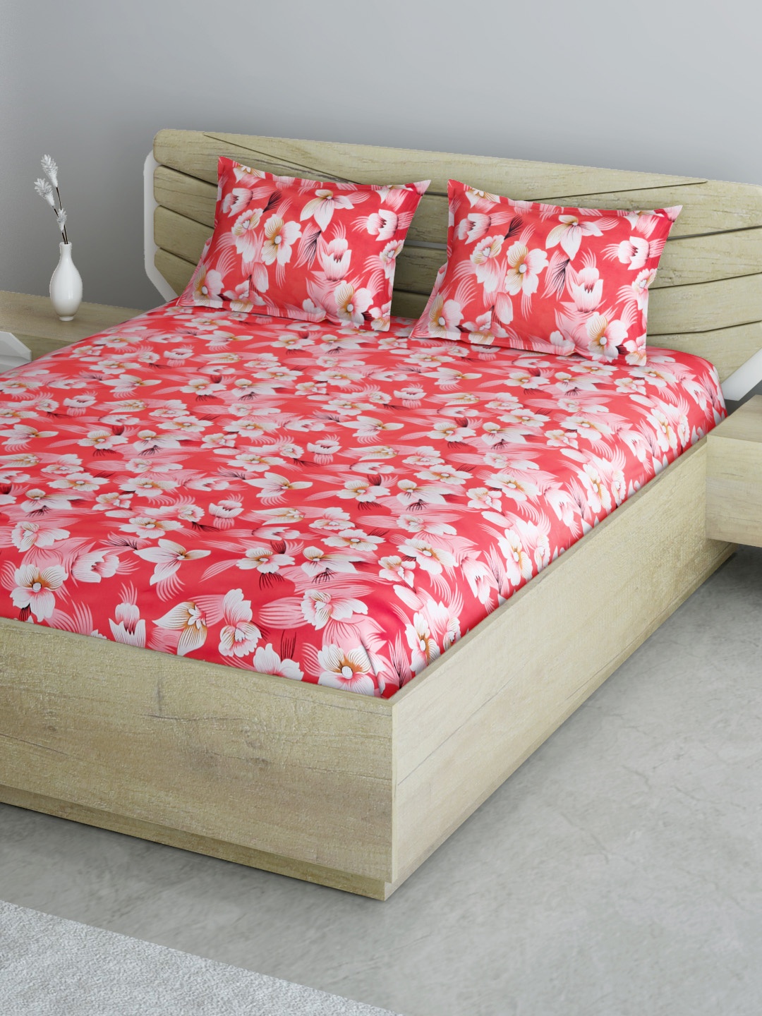Aura Coral Red & White Floral 144 TC 120 GSM Cotton 1 Queen Bedsheet & 2 Pillow Covers
Aura Coral Red & White Floral 144 TC 120 GSM Cotton 1 Queen Bedsheet & 2 Pillow Covers