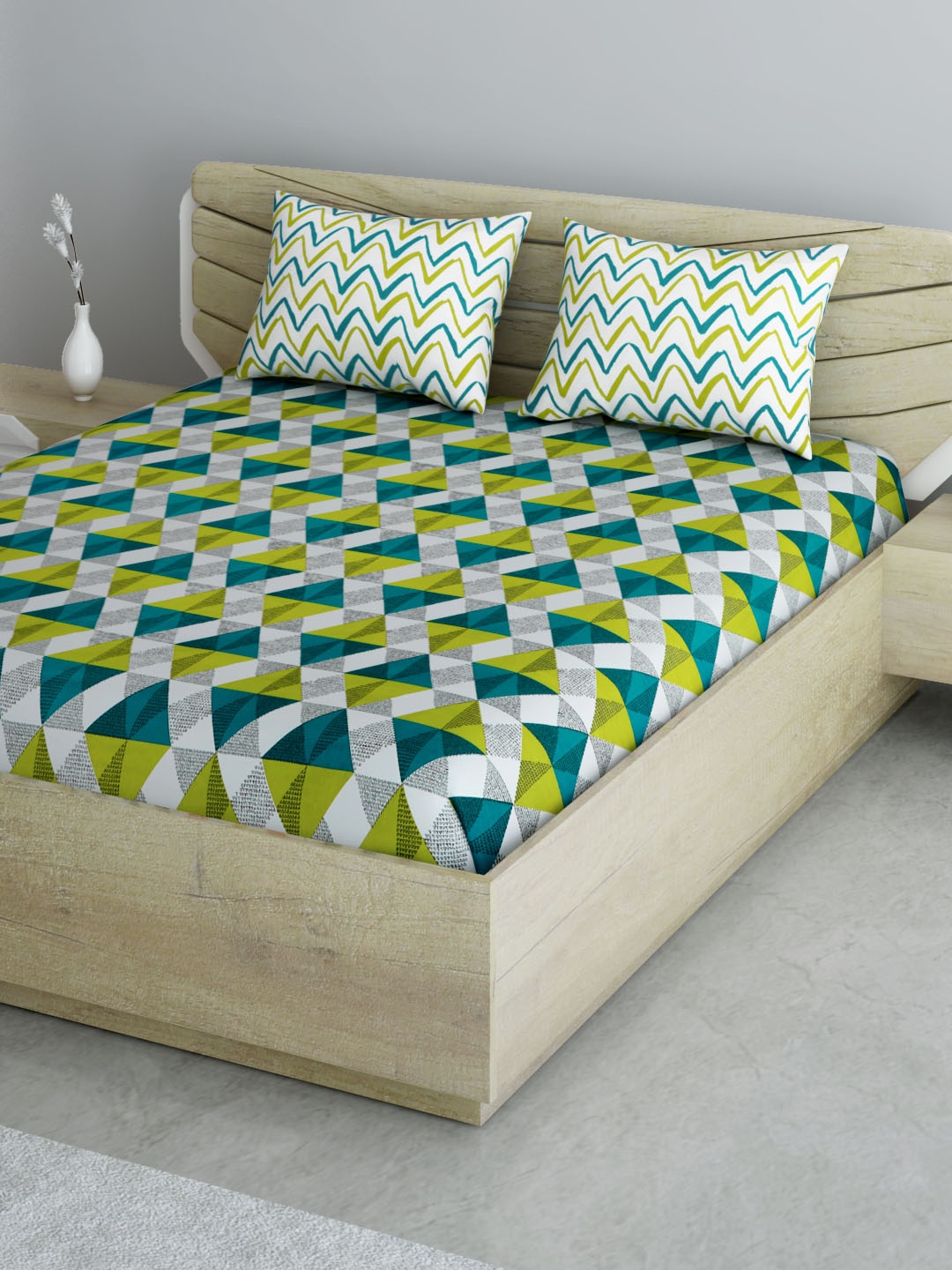 Aura Off-White & Green Geometric Print 104 TC Cotton 1 Queen Bedsheet with 2 Pillow Covers
Aura Off-White & Green Geometric Print 104 TC Cotton 1 Queen Bedsheet with 2 Pillow Covers